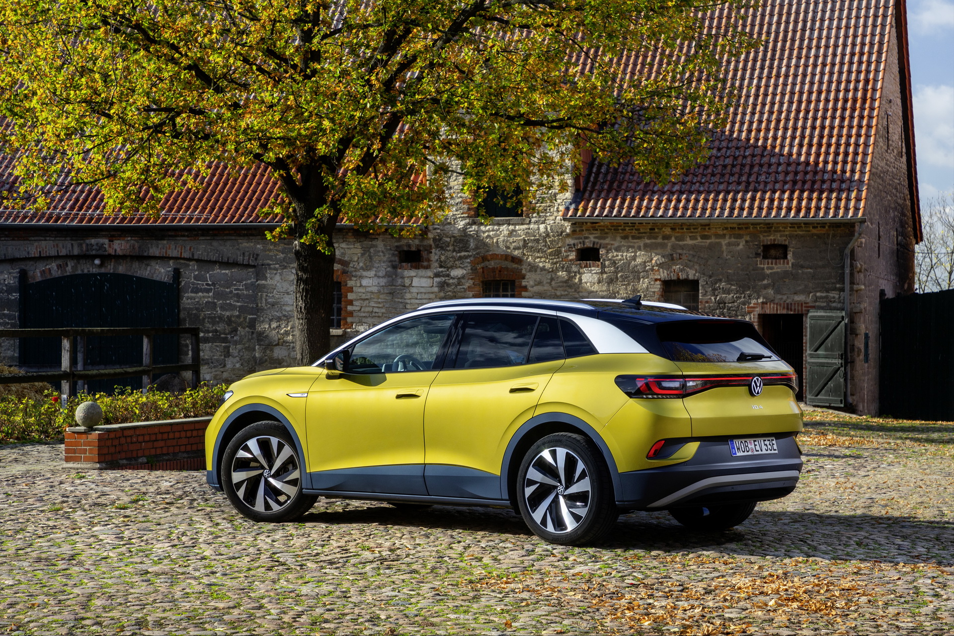 2021 VW ID.4 1st Edition Electric SUV Launched In The UK Priced From £37,800*
