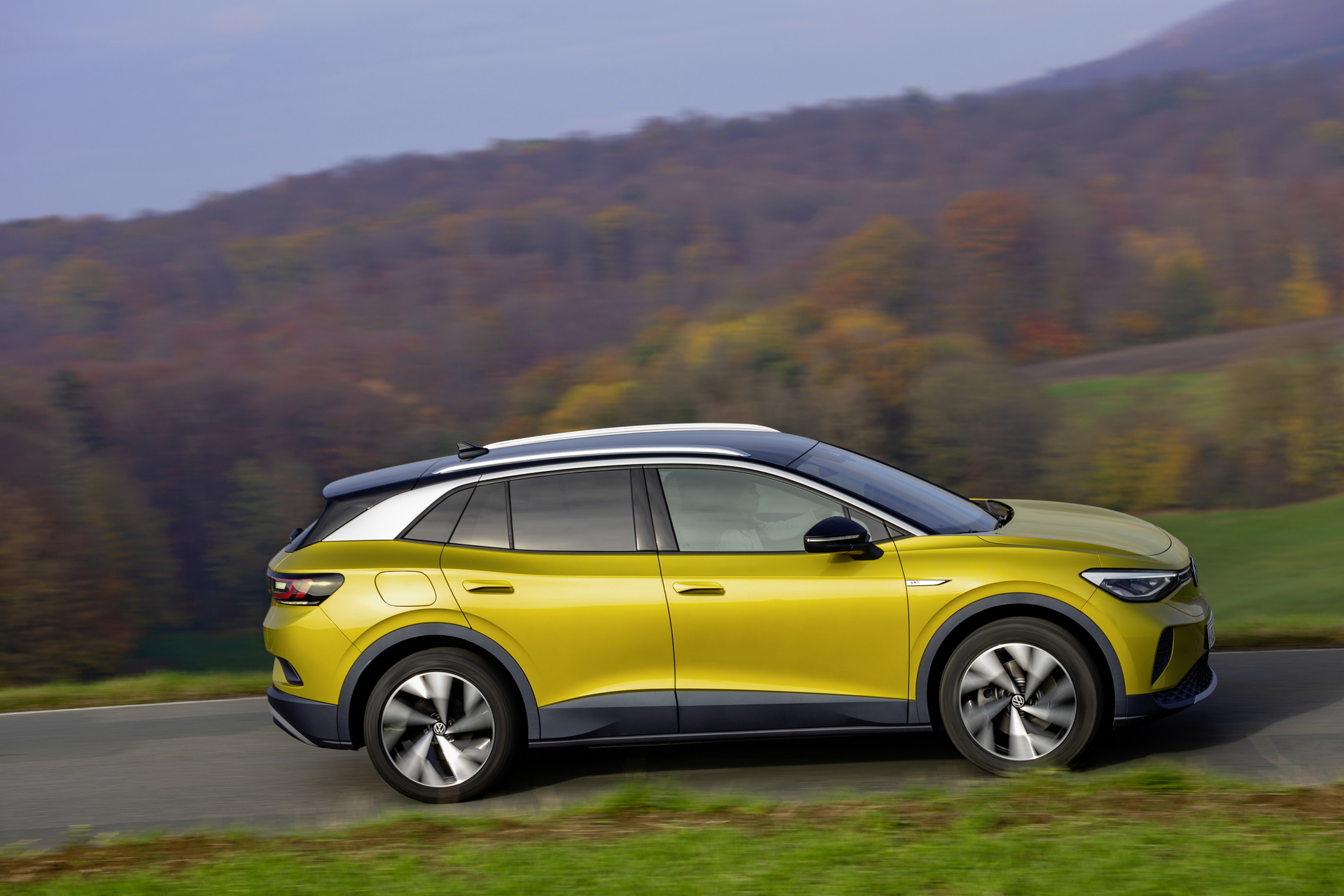 2021 VW ID.4 1st Edition Electric SUV Launched In The UK Priced From £37,800*