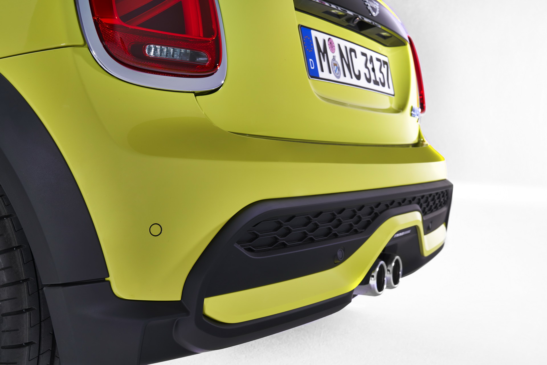 MINI Gives 2022 Hatches And Convertible A Maxi Update