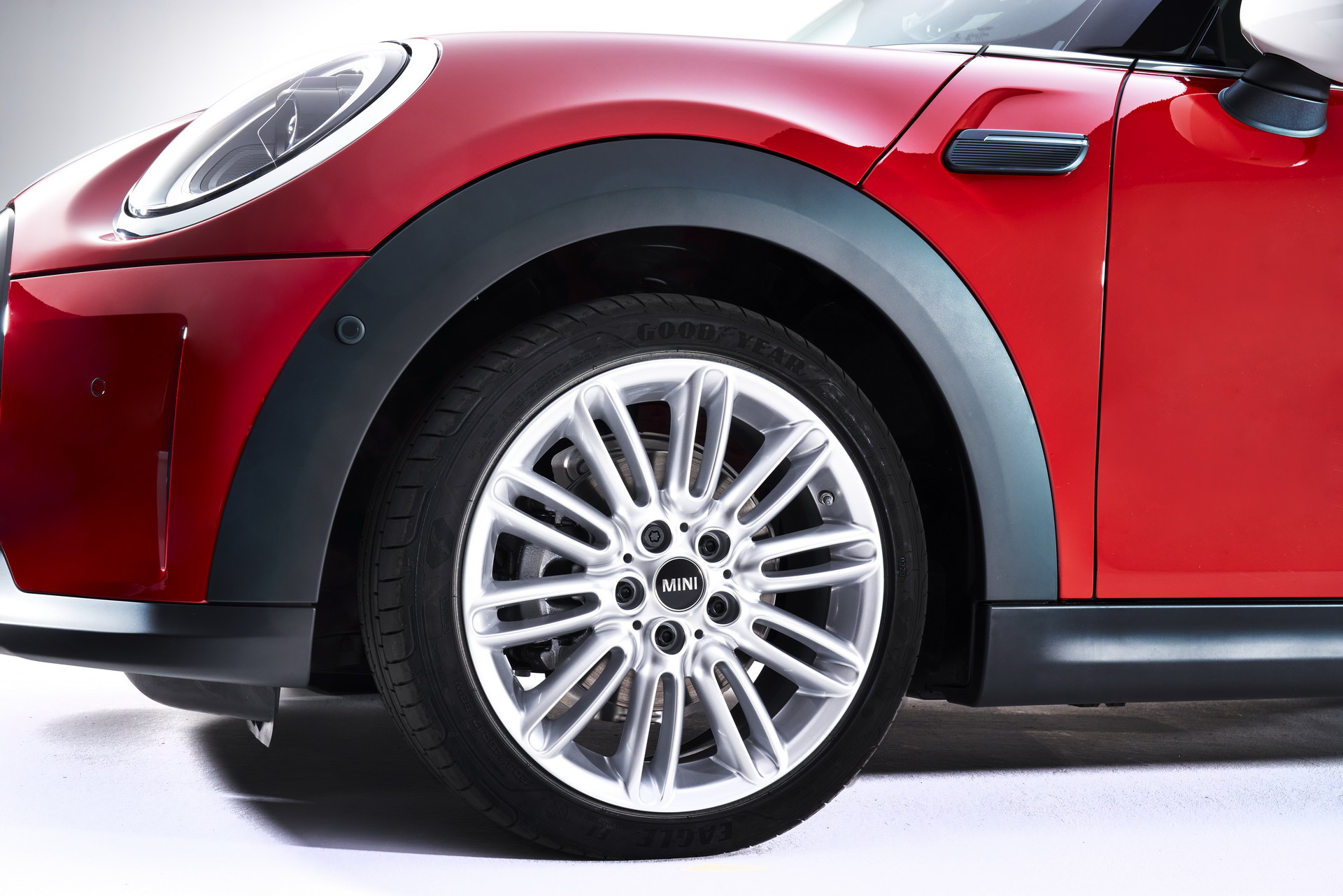 MINI Gives 2022 Hatches And Convertible A Maxi Update