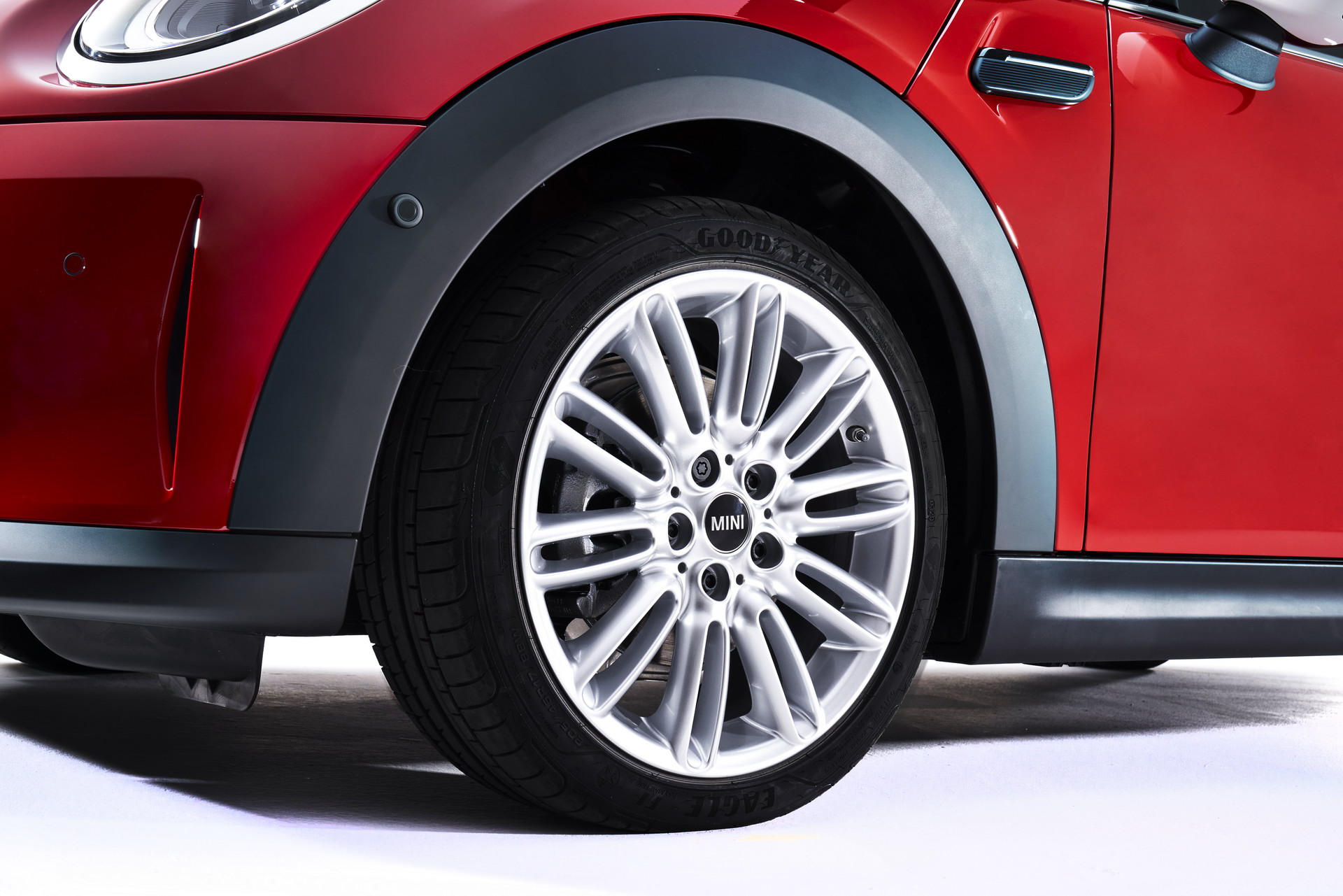 MINI Gives 2022 Hatches And Convertible A Maxi Update