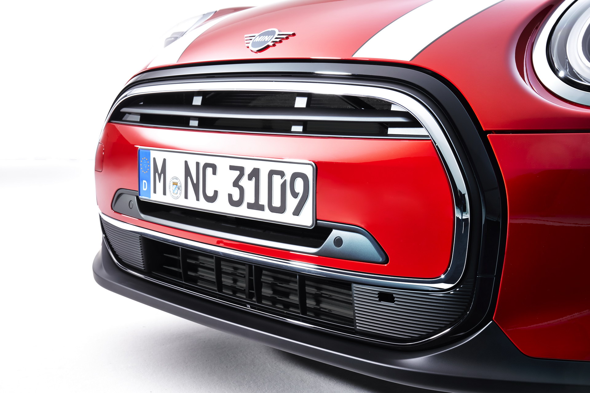 MINI Gives 2022 Hatches And Convertible A Maxi Update