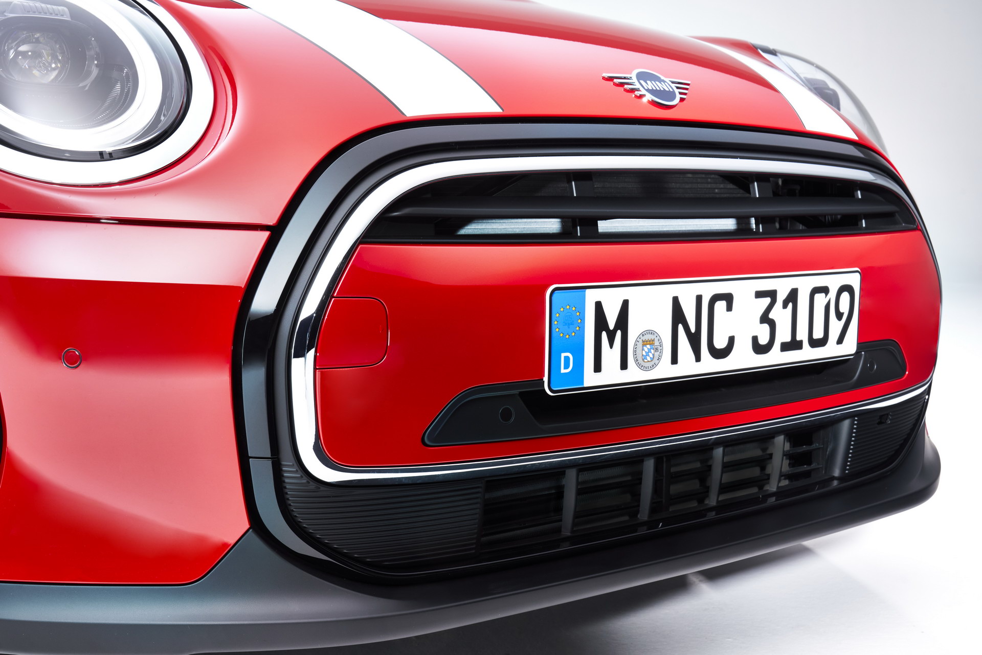 MINI Gives 2022 Hatches And Convertible A Maxi Update