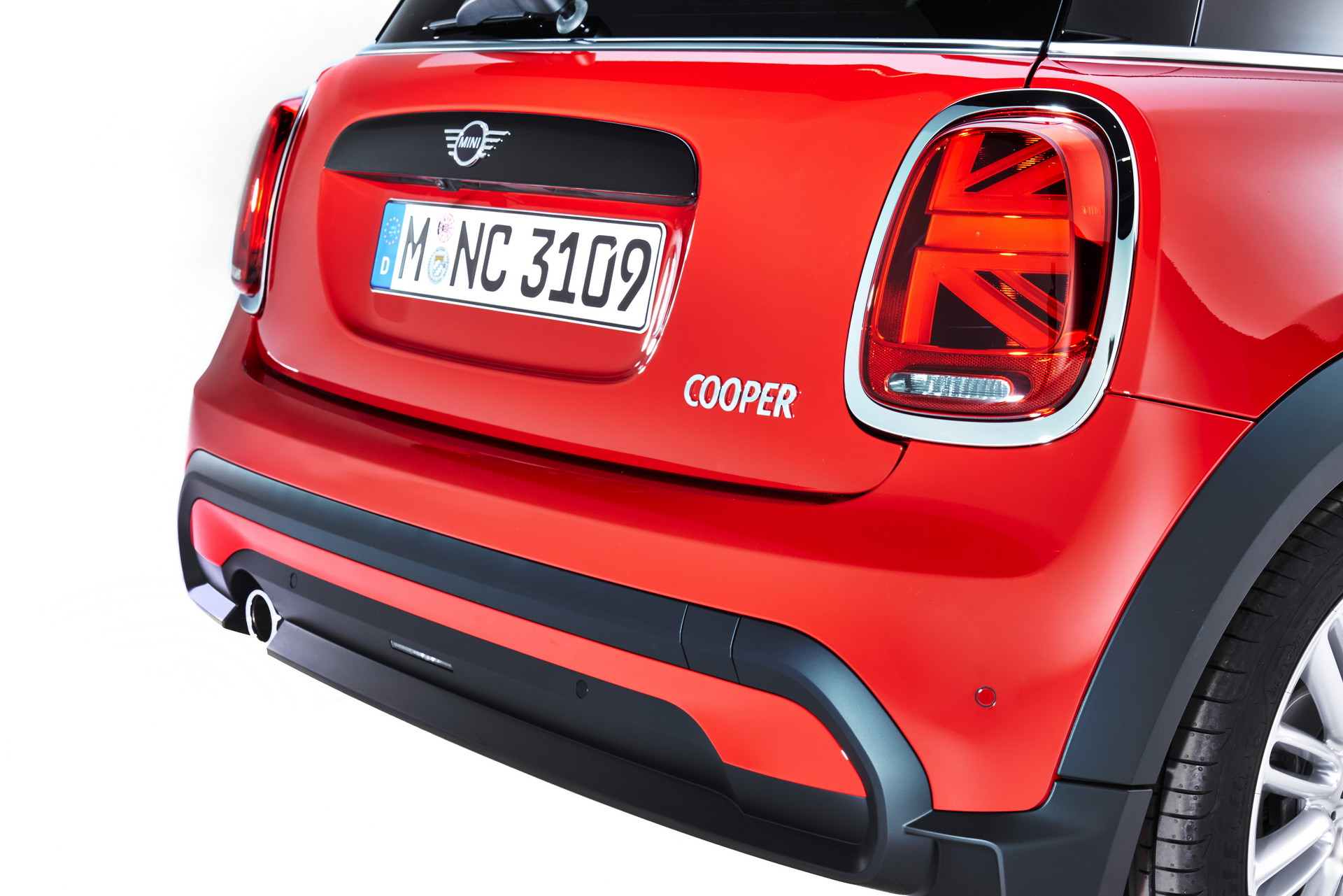 MINI Gives 2022 Hatches And Convertible A Maxi Update