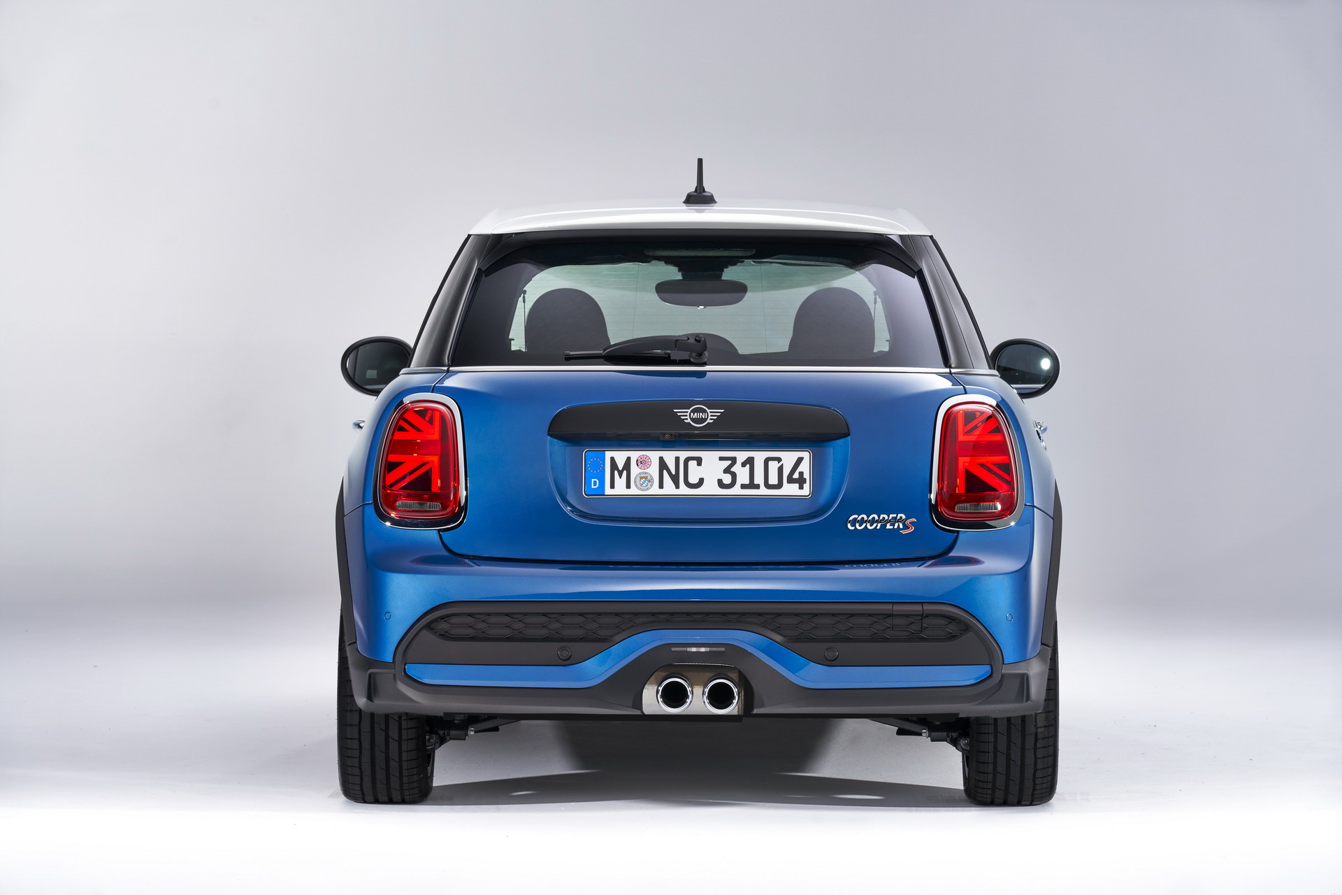 MINI Gives 2022 Hatches And Convertible A Maxi Update