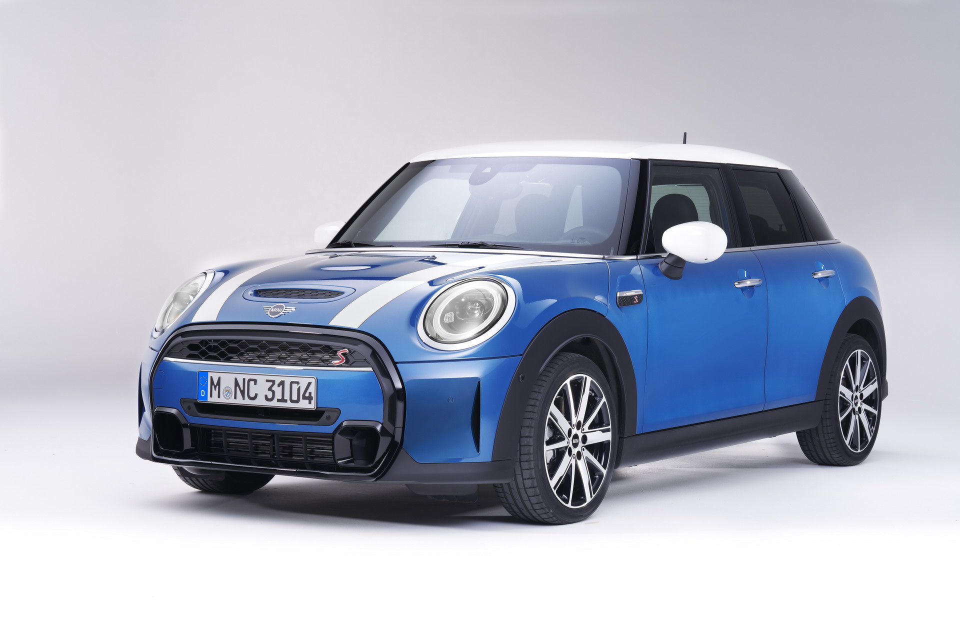 MINI Gives 2022 Hatches And Convertible A Maxi Update