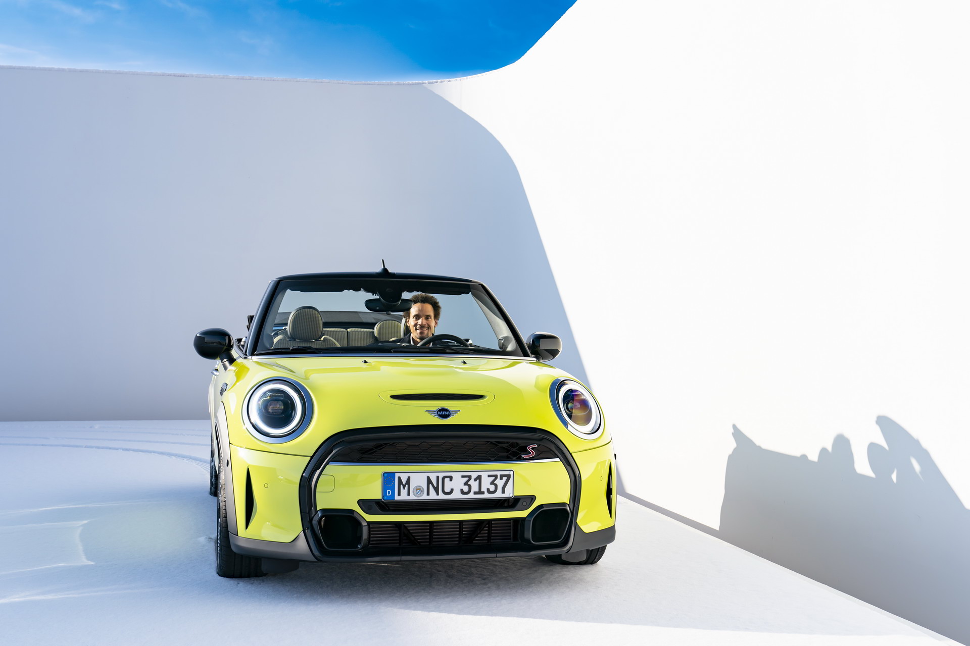 MINI Gives 2022 Hatches And Convertible A Maxi Update