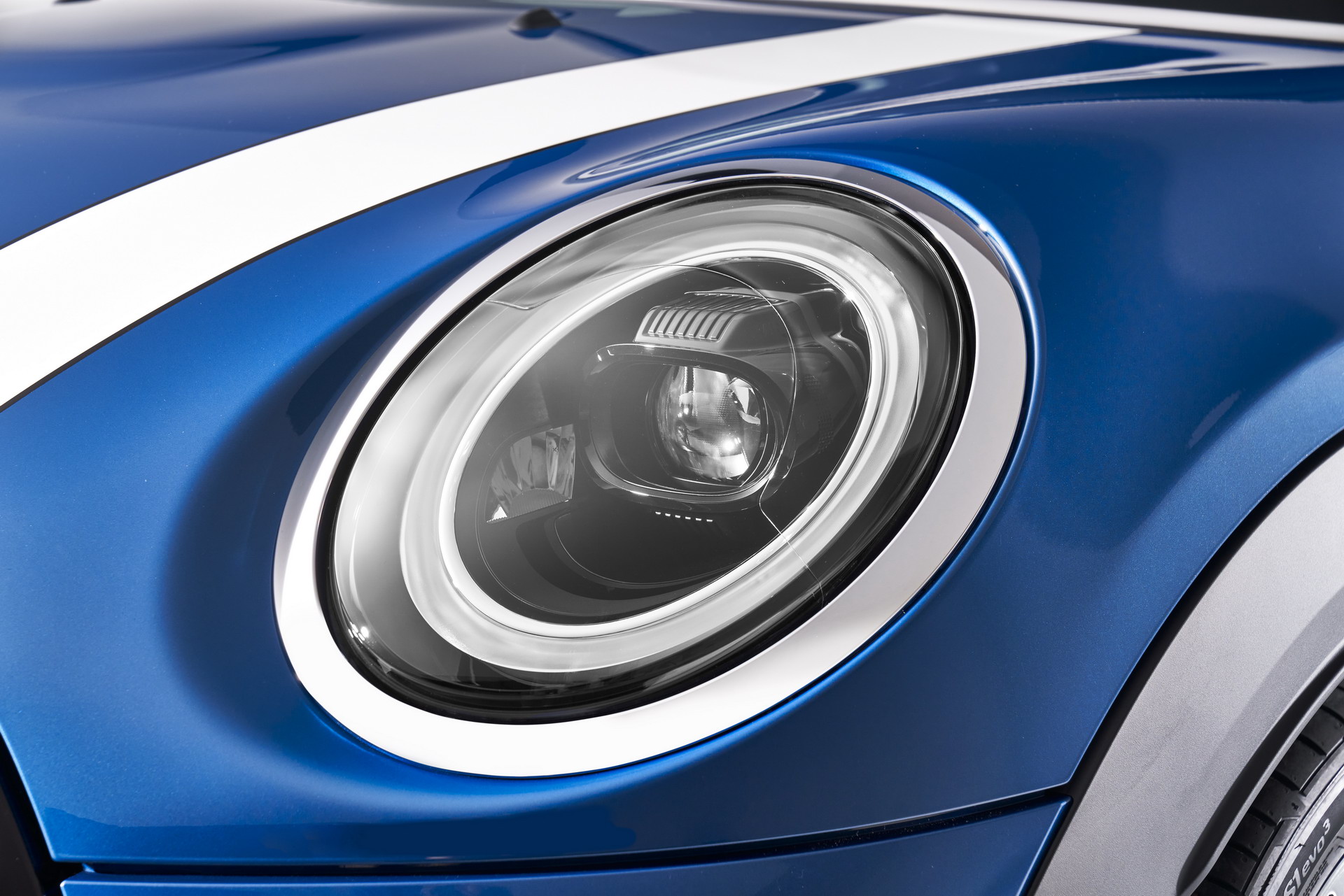 MINI Gives 2022 Hatches And Convertible A Maxi Update