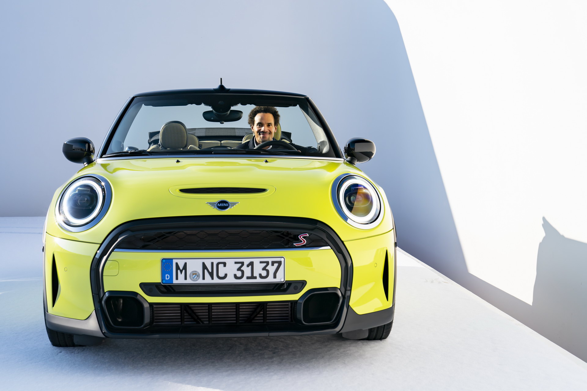 MINI Gives 2022 Hatches And Convertible A Maxi Update