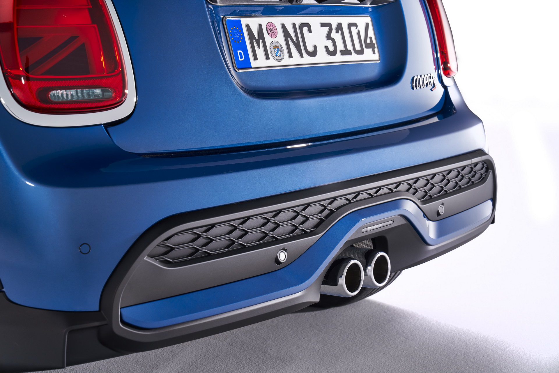 MINI Gives 2022 Hatches And Convertible A Maxi Update
