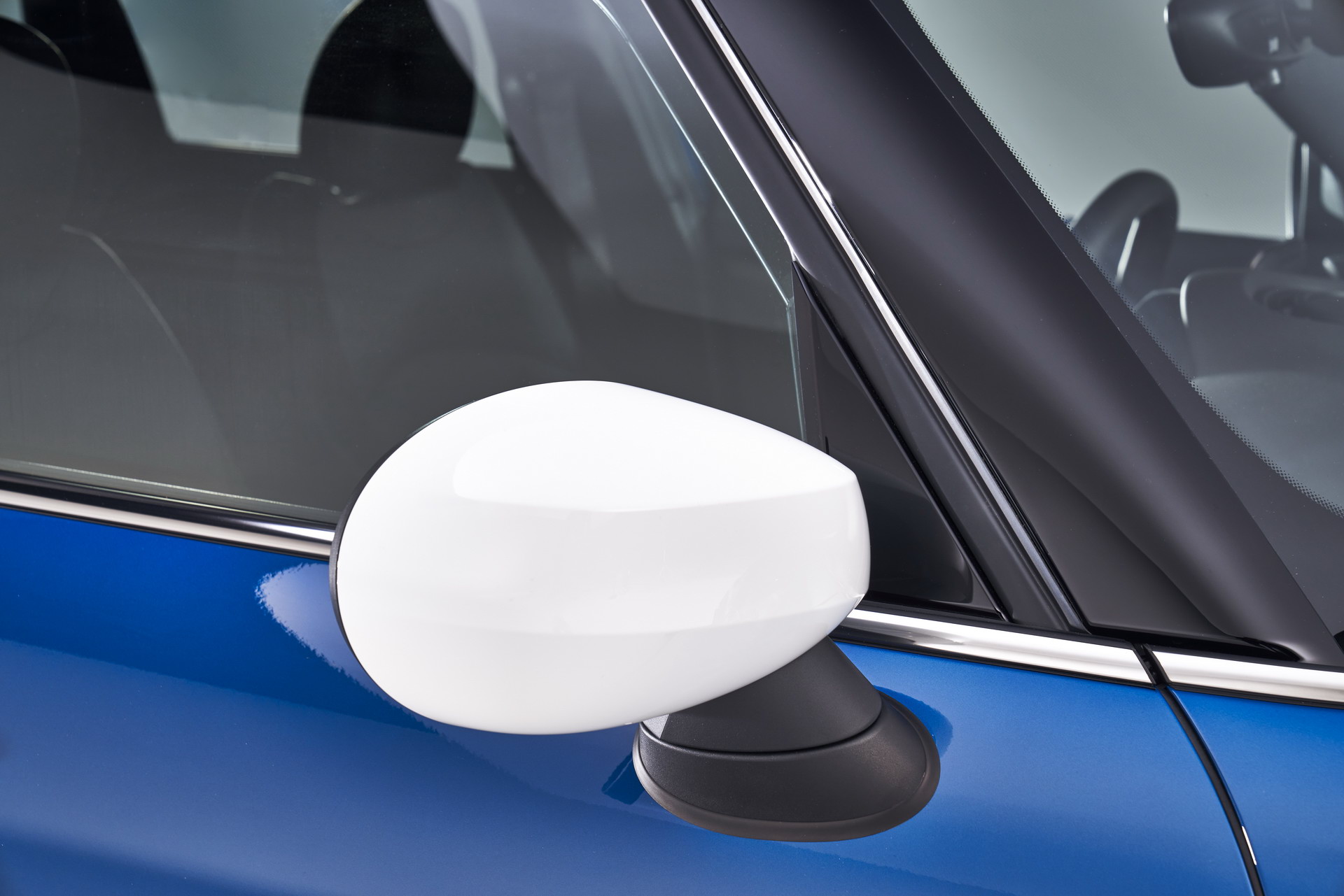 MINI Gives 2022 Hatches And Convertible A Maxi Update