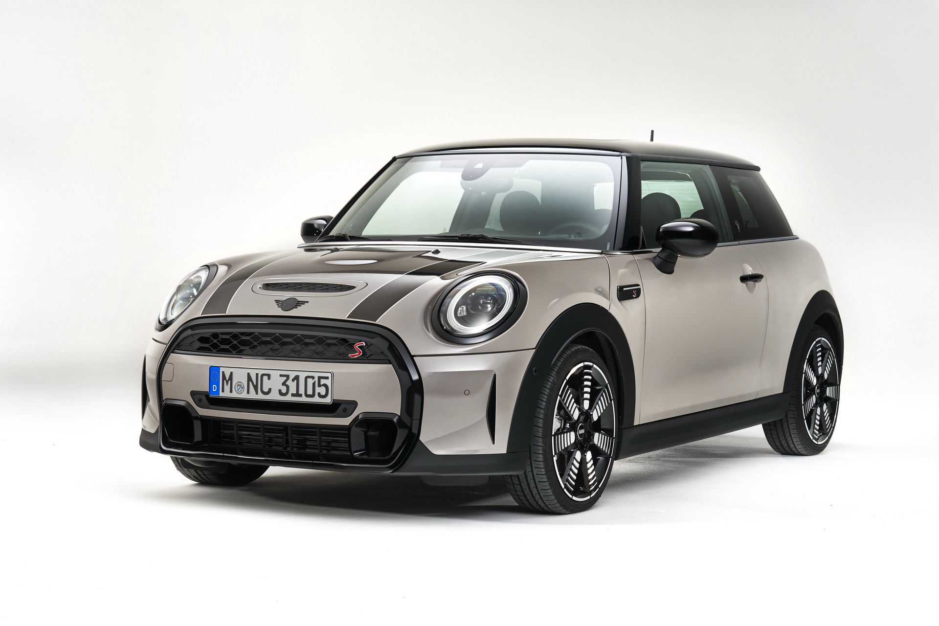 MINI Gives 2022 Hatches And Convertible A Maxi Update