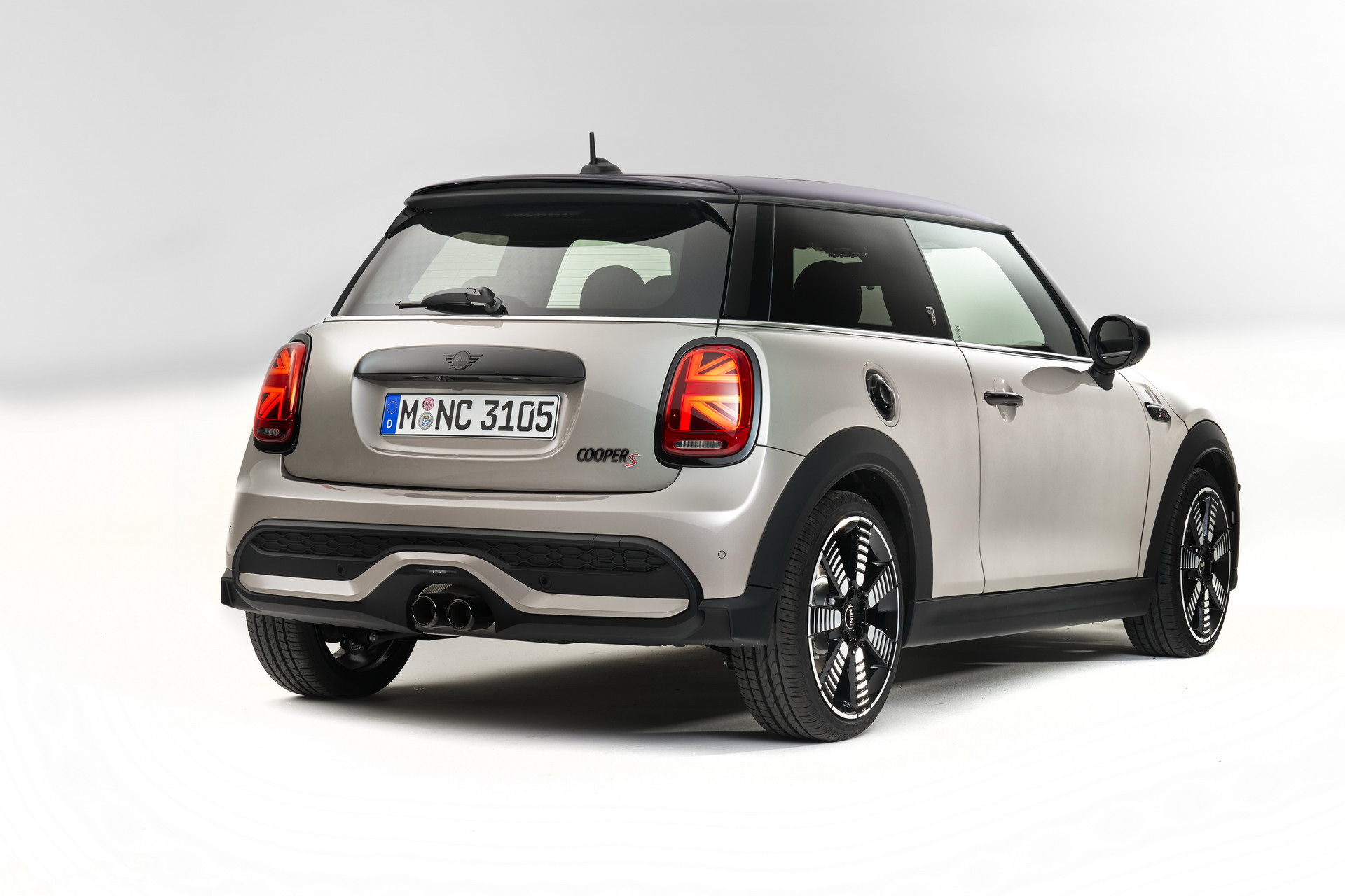 MINI Gives 2022 Hatches And Convertible A Maxi Update