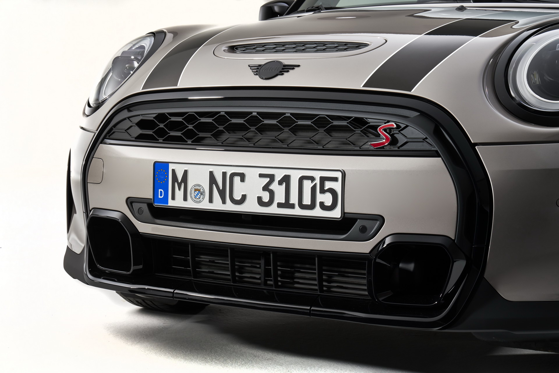 MINI Gives 2022 Hatches And Convertible A Maxi Update