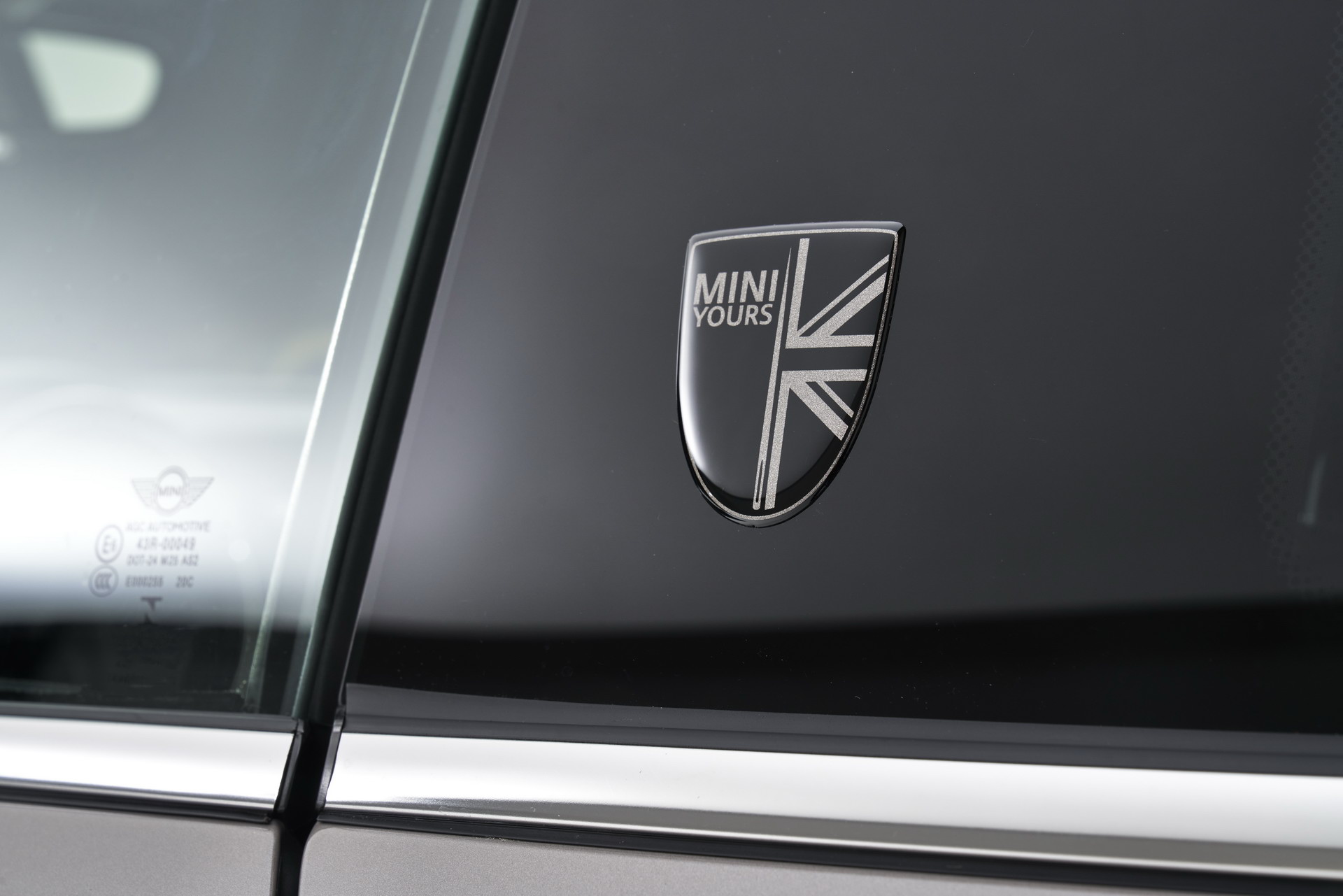 MINI Gives 2022 Hatches And Convertible A Maxi Update