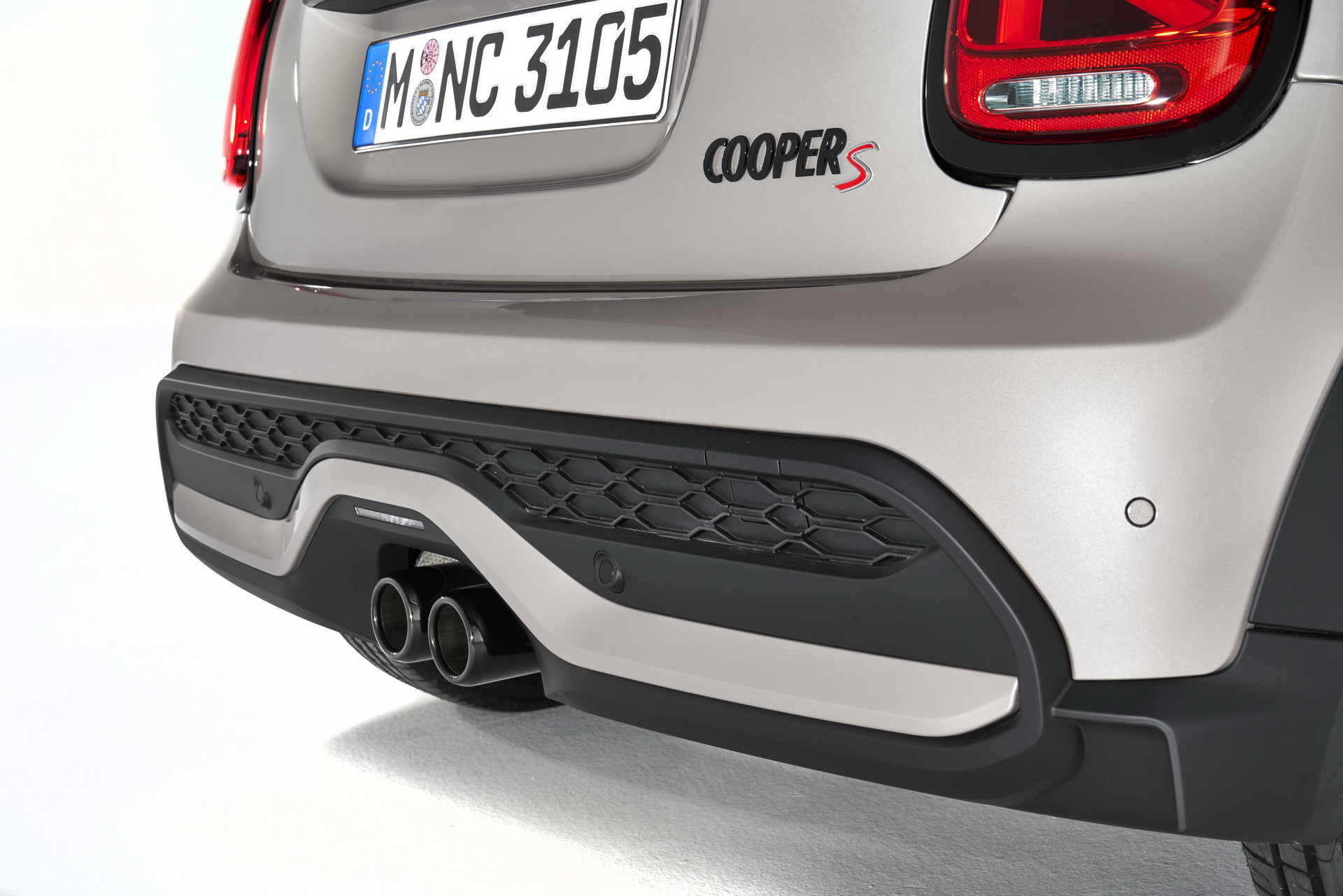 MINI Gives 2022 Hatches And Convertible A Maxi Update