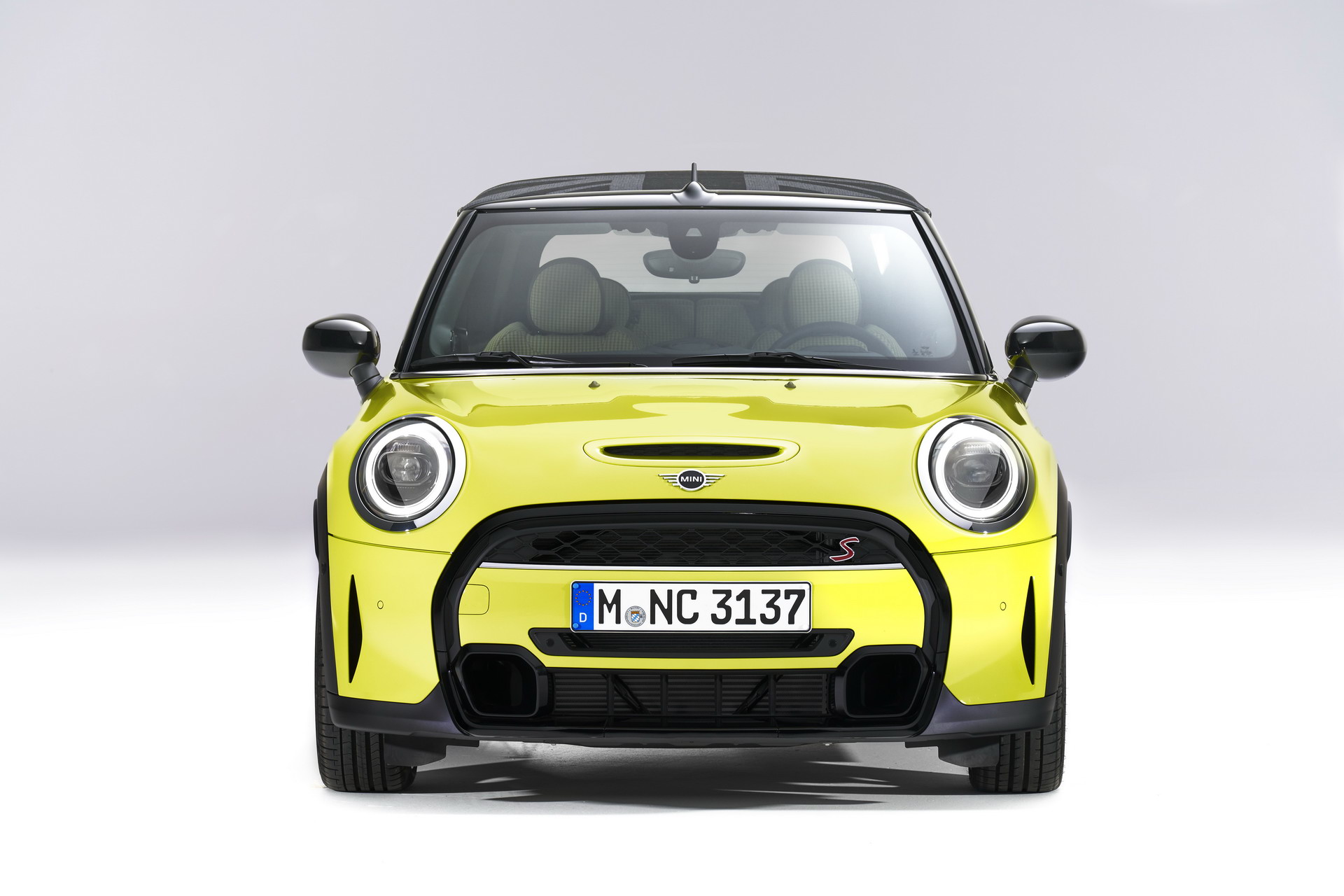 MINI Gives 2022 Hatches And Convertible A Maxi Update