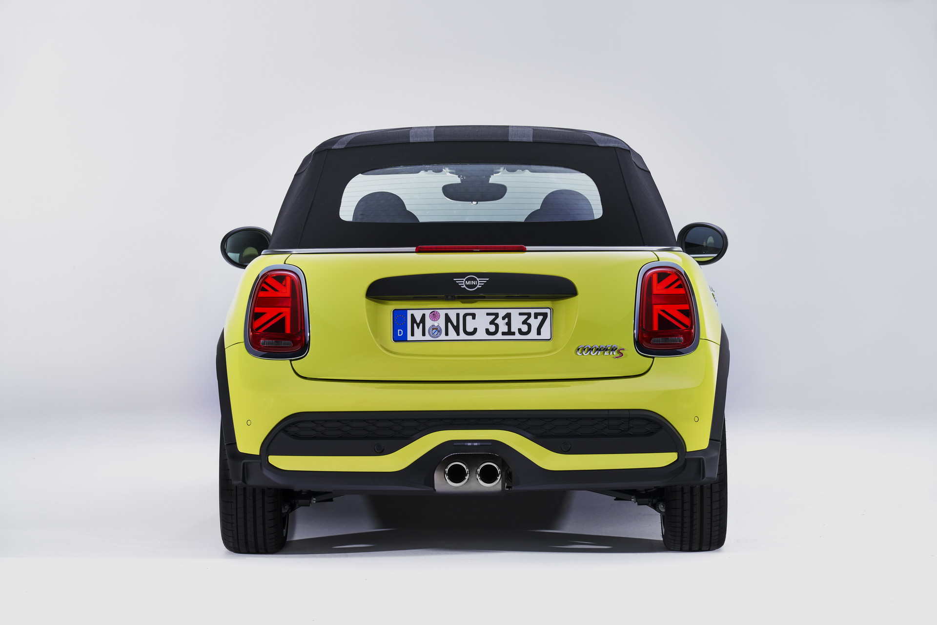MINI Gives 2022 Hatches And Convertible A Maxi Update