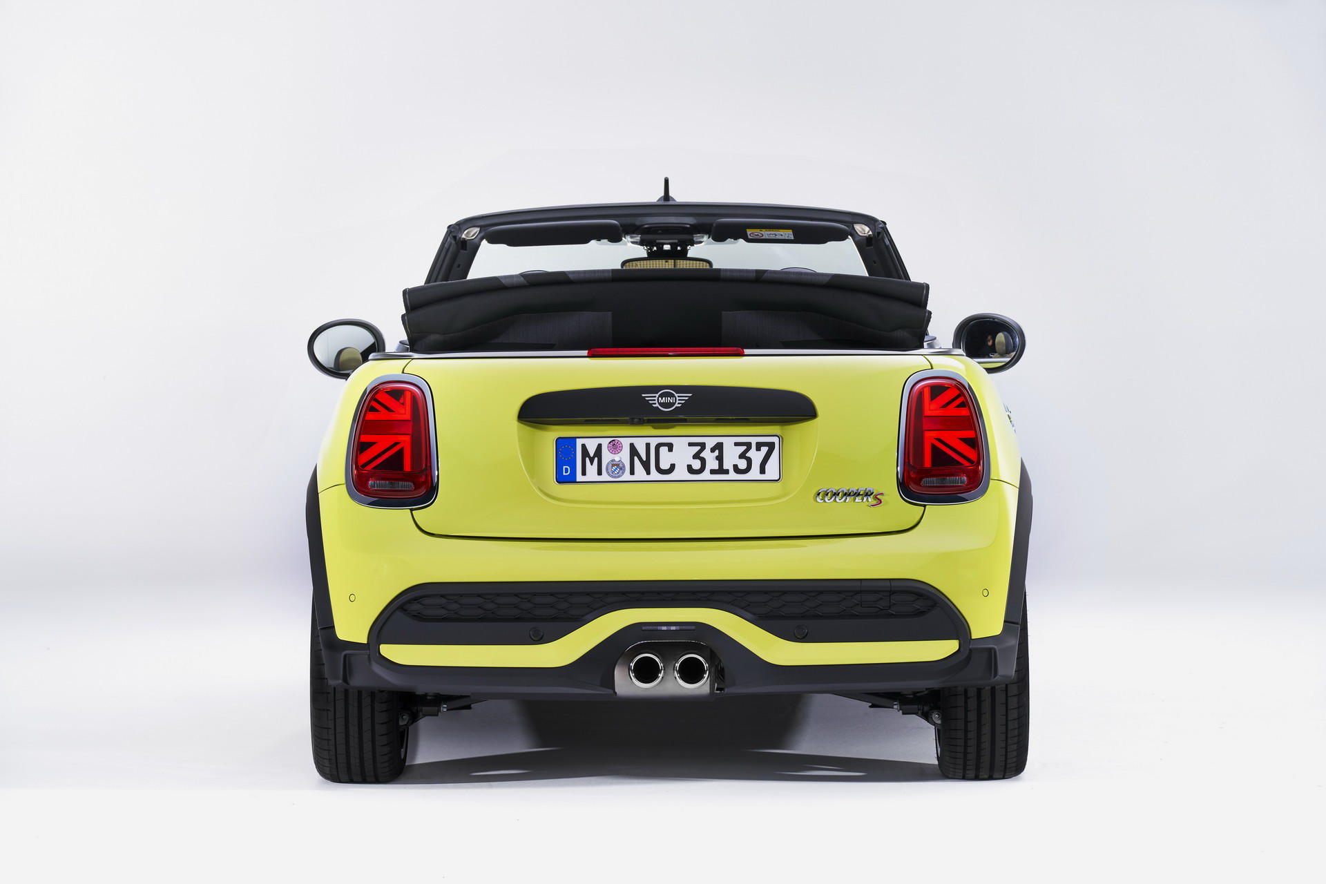 MINI Gives 2022 Hatches And Convertible A Maxi Update