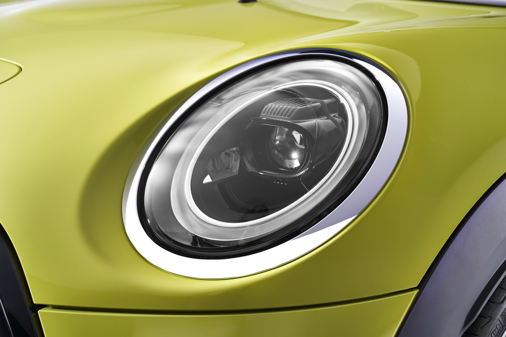 MINI Gives 2022 Hatches And Convertible A Maxi Update