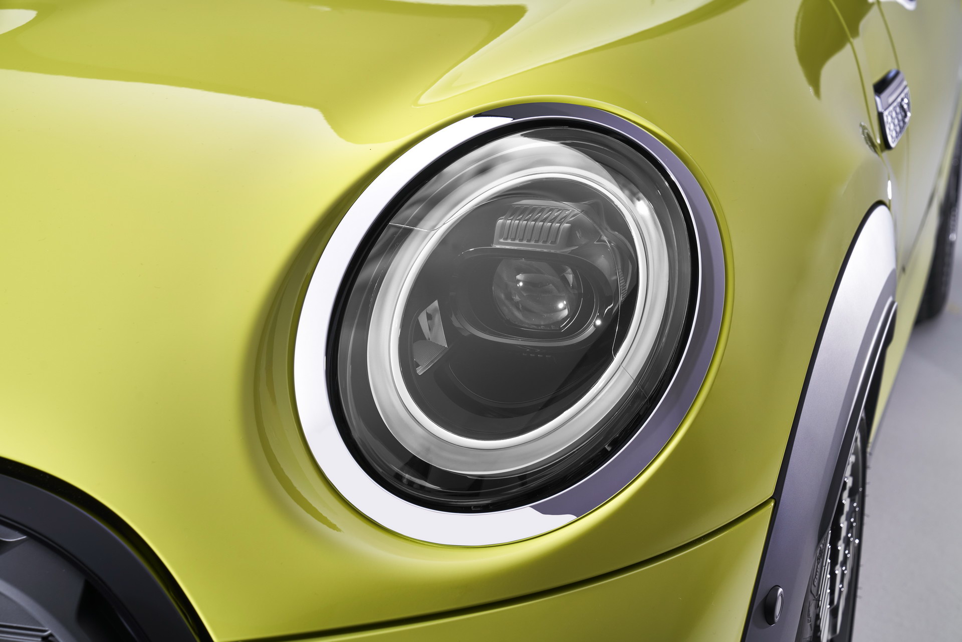 MINI Gives 2022 Hatches And Convertible A Maxi Update