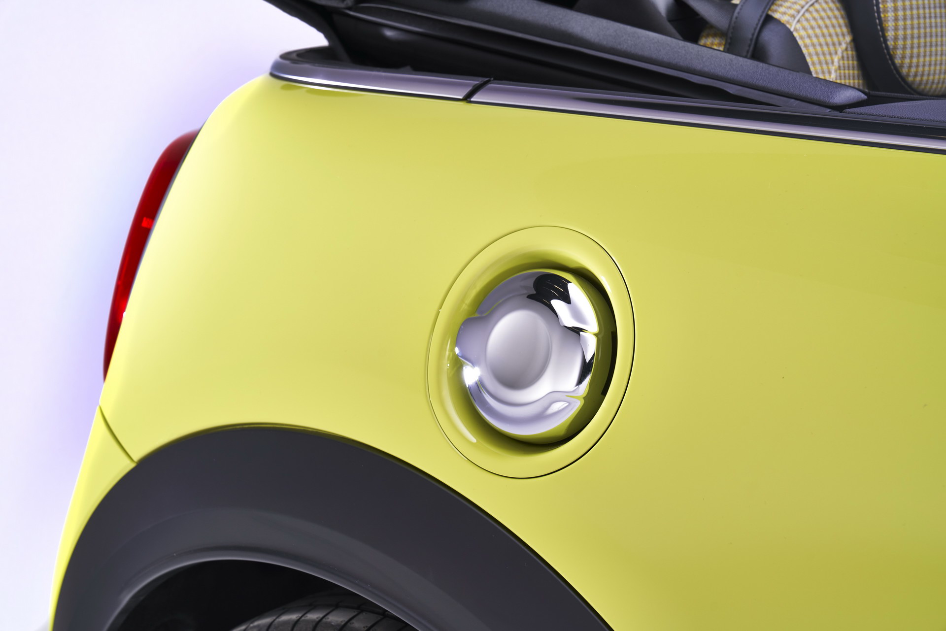 MINI Gives 2022 Hatches And Convertible A Maxi Update