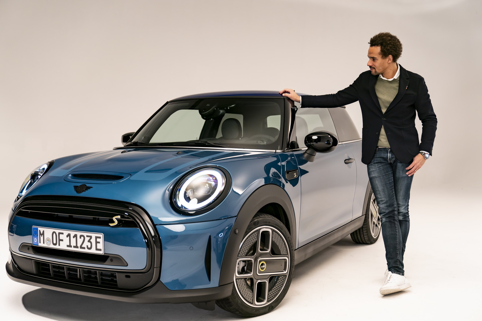MINI Gives 2022 Hatches And Convertible A Maxi Update