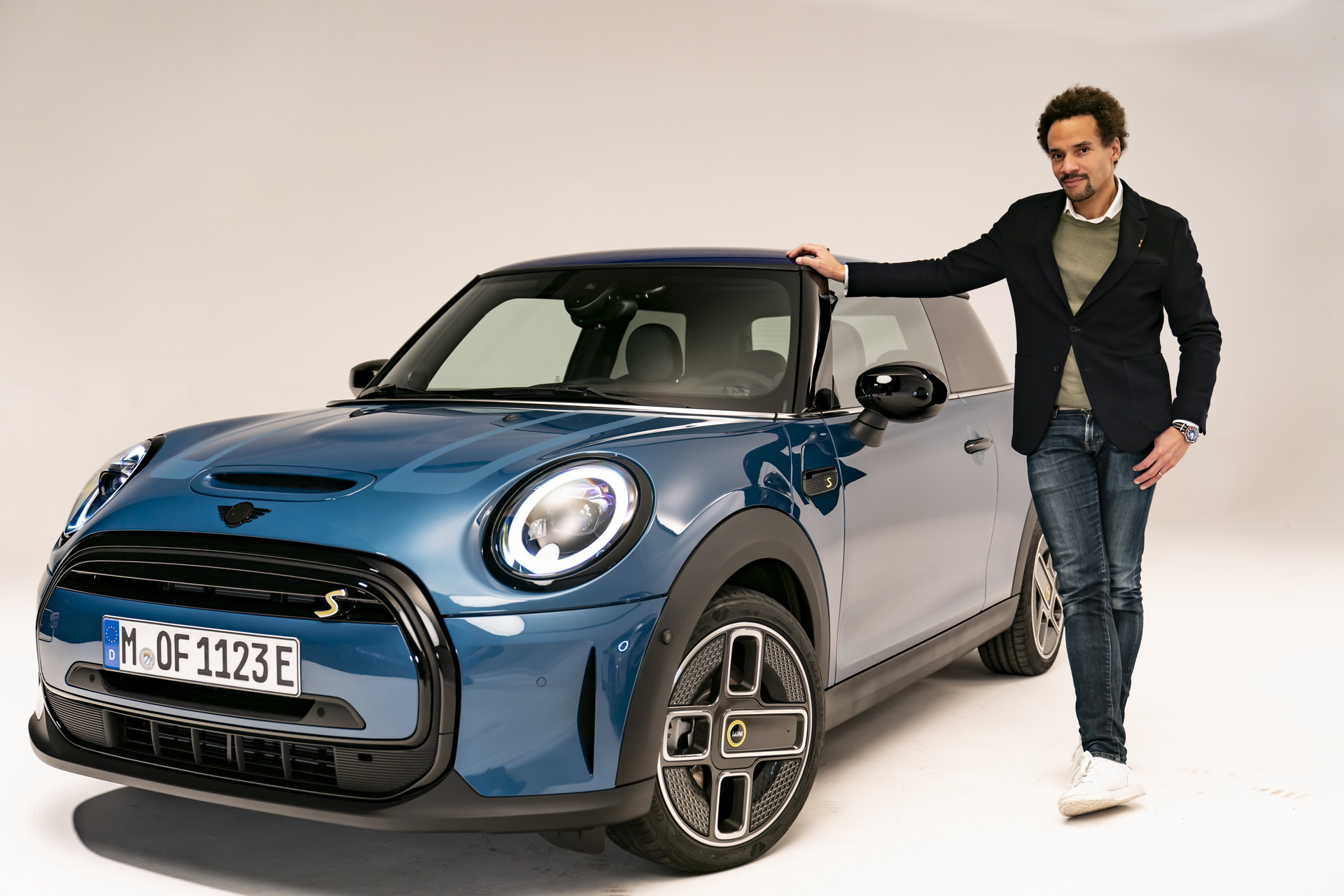 MINI Gives 2022 Hatches And Convertible A Maxi Update