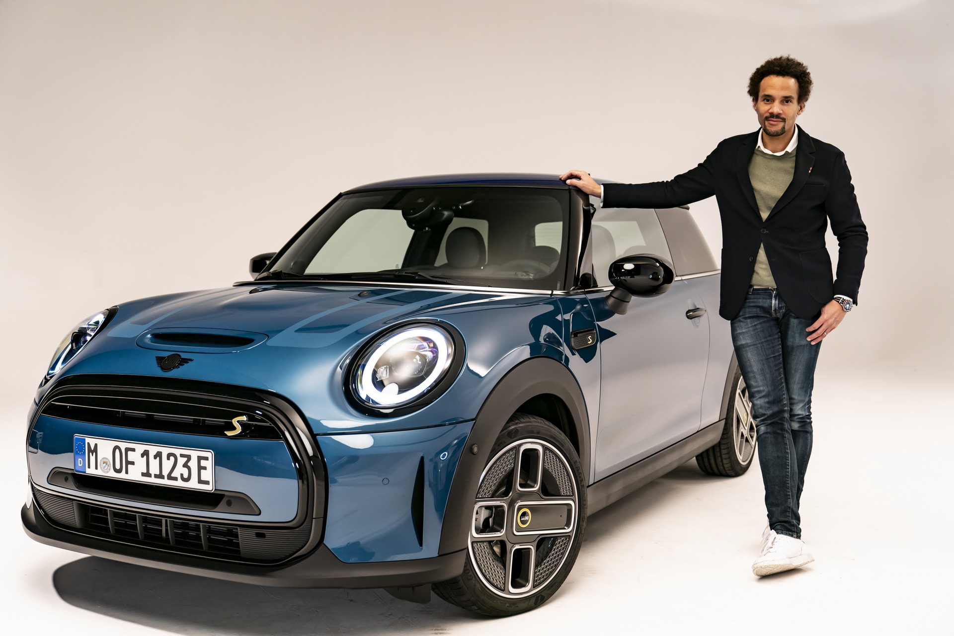 MINI Gives 2022 Hatches And Convertible A Maxi Update