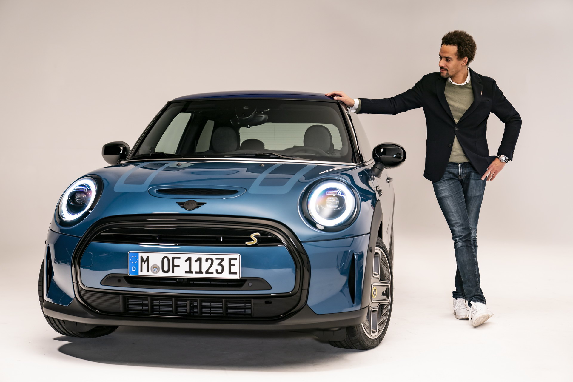 MINI Gives 2022 Hatches And Convertible A Maxi Update