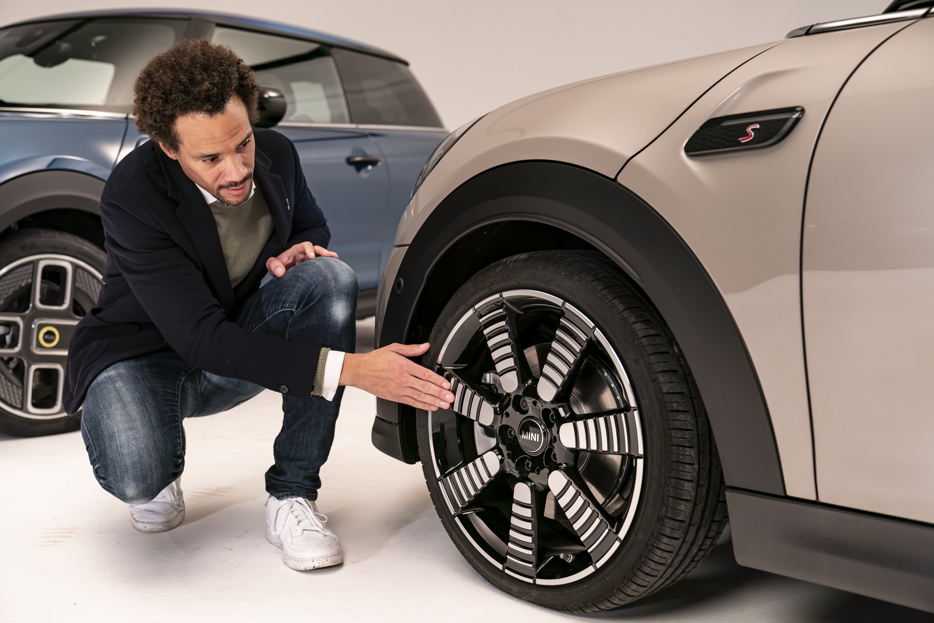 MINI Gives 2022 Hatches And Convertible A Maxi Update