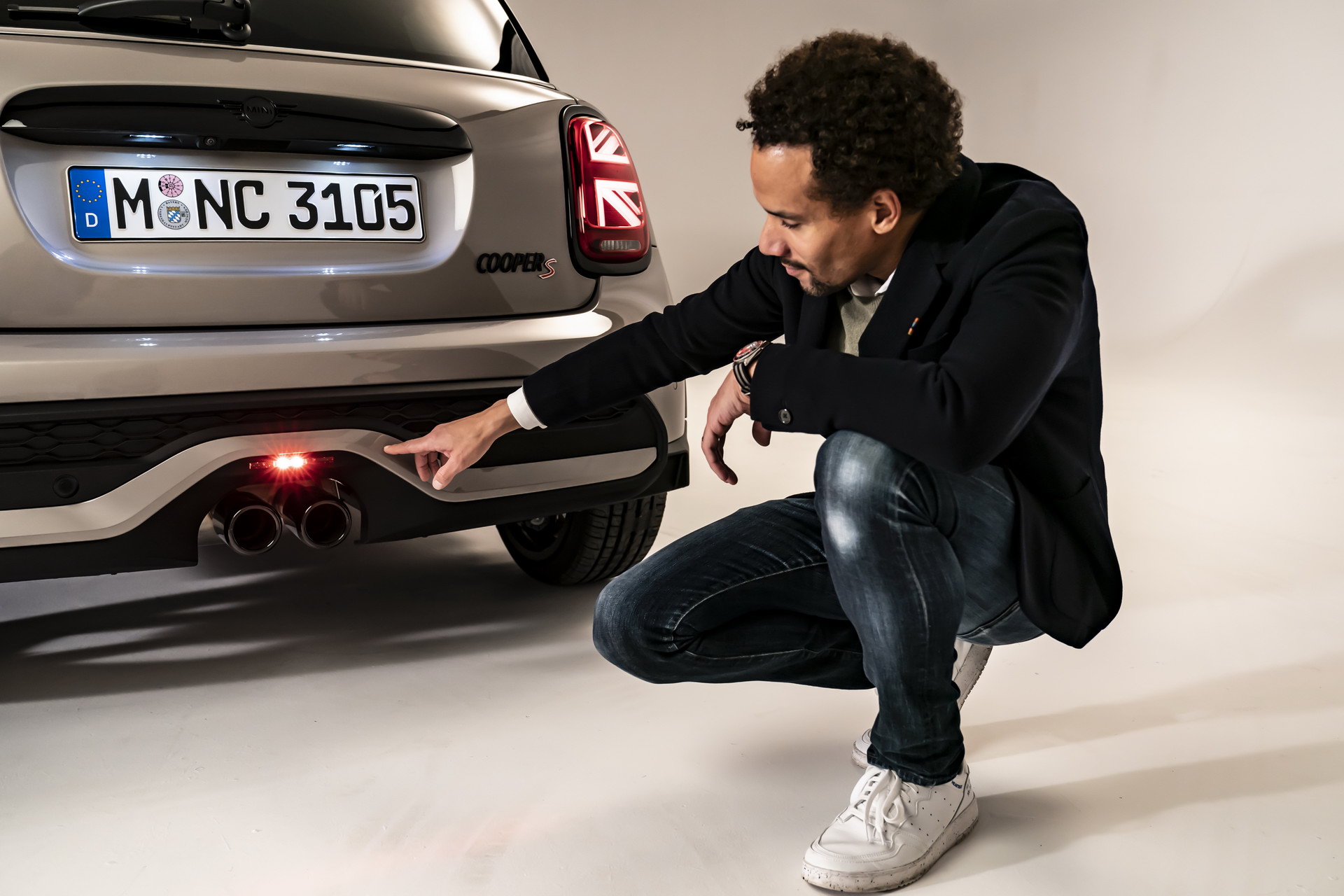 MINI Gives 2022 Hatches And Convertible A Maxi Update