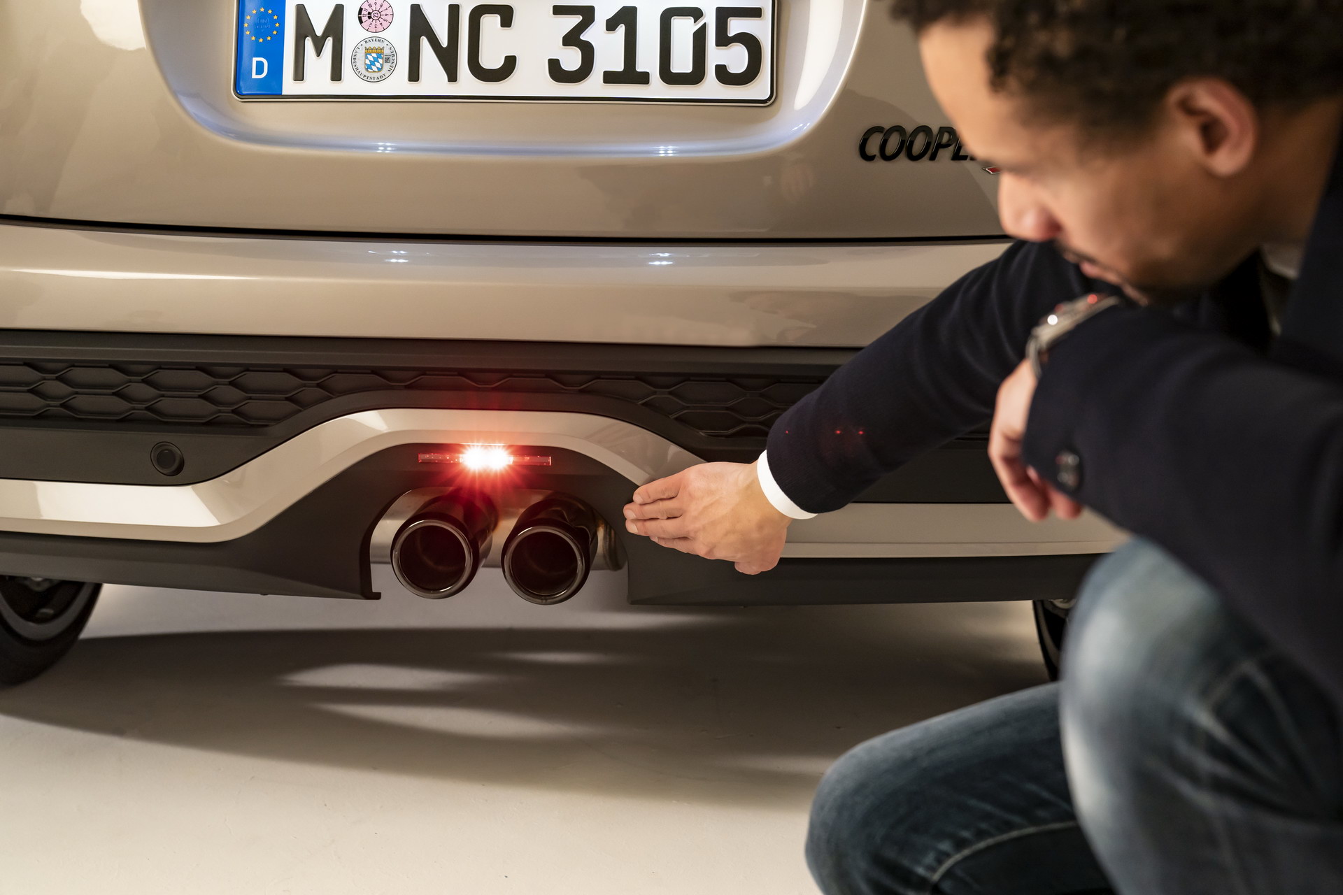 MINI Gives 2022 Hatches And Convertible A Maxi Update