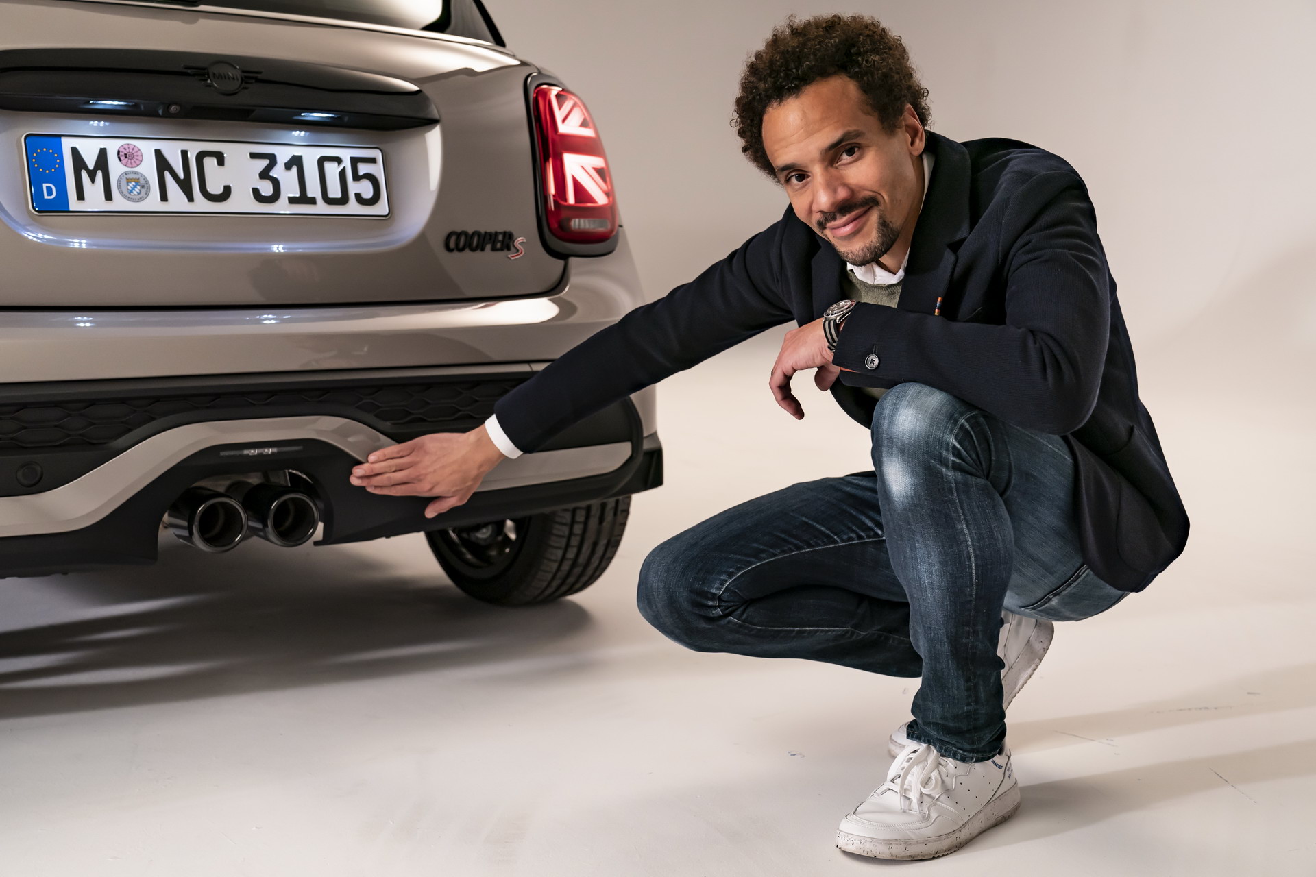 MINI Gives 2022 Hatches And Convertible A Maxi Update