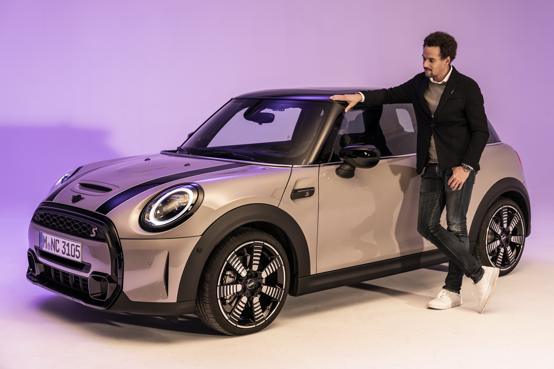 MINI Gives 2022 Hatches And Convertible A Maxi Update