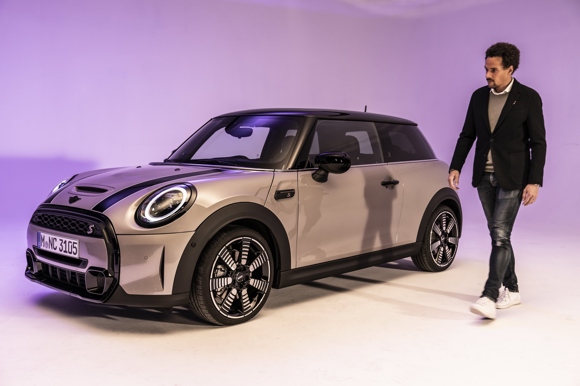 MINI Gives 2022 Hatches And Convertible A Maxi Update