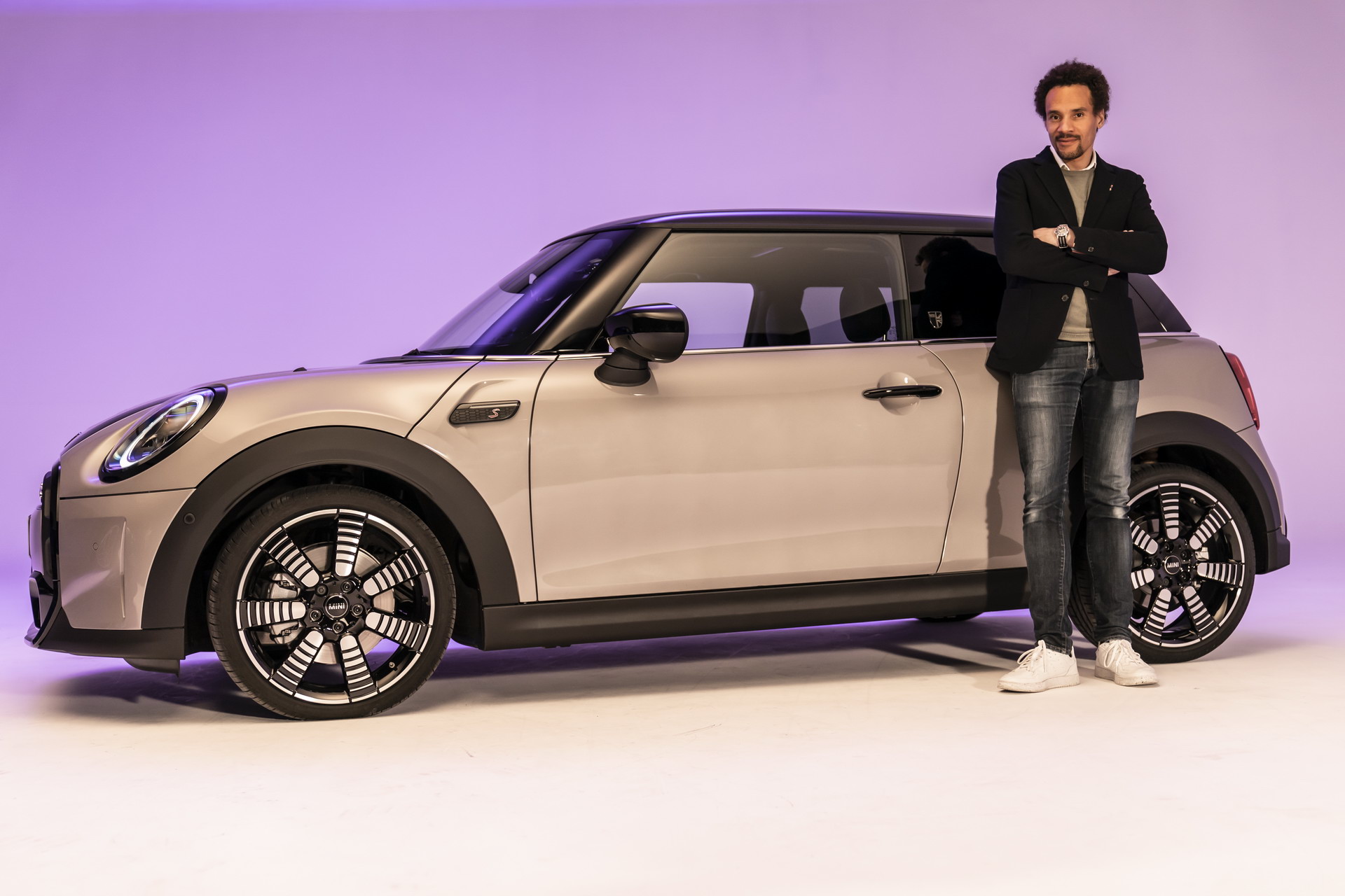 MINI Gives 2022 Hatches And Convertible A Maxi Update