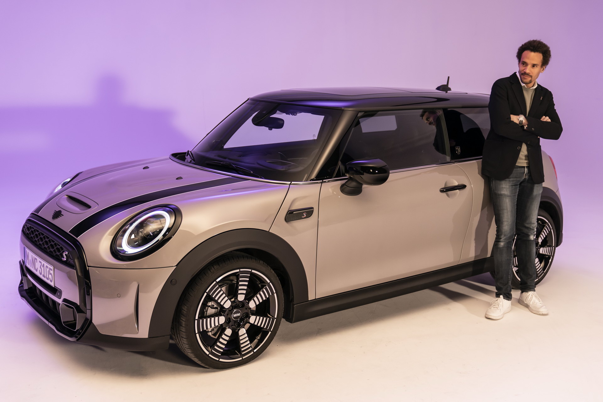 MINI Gives 2022 Hatches And Convertible A Maxi Update