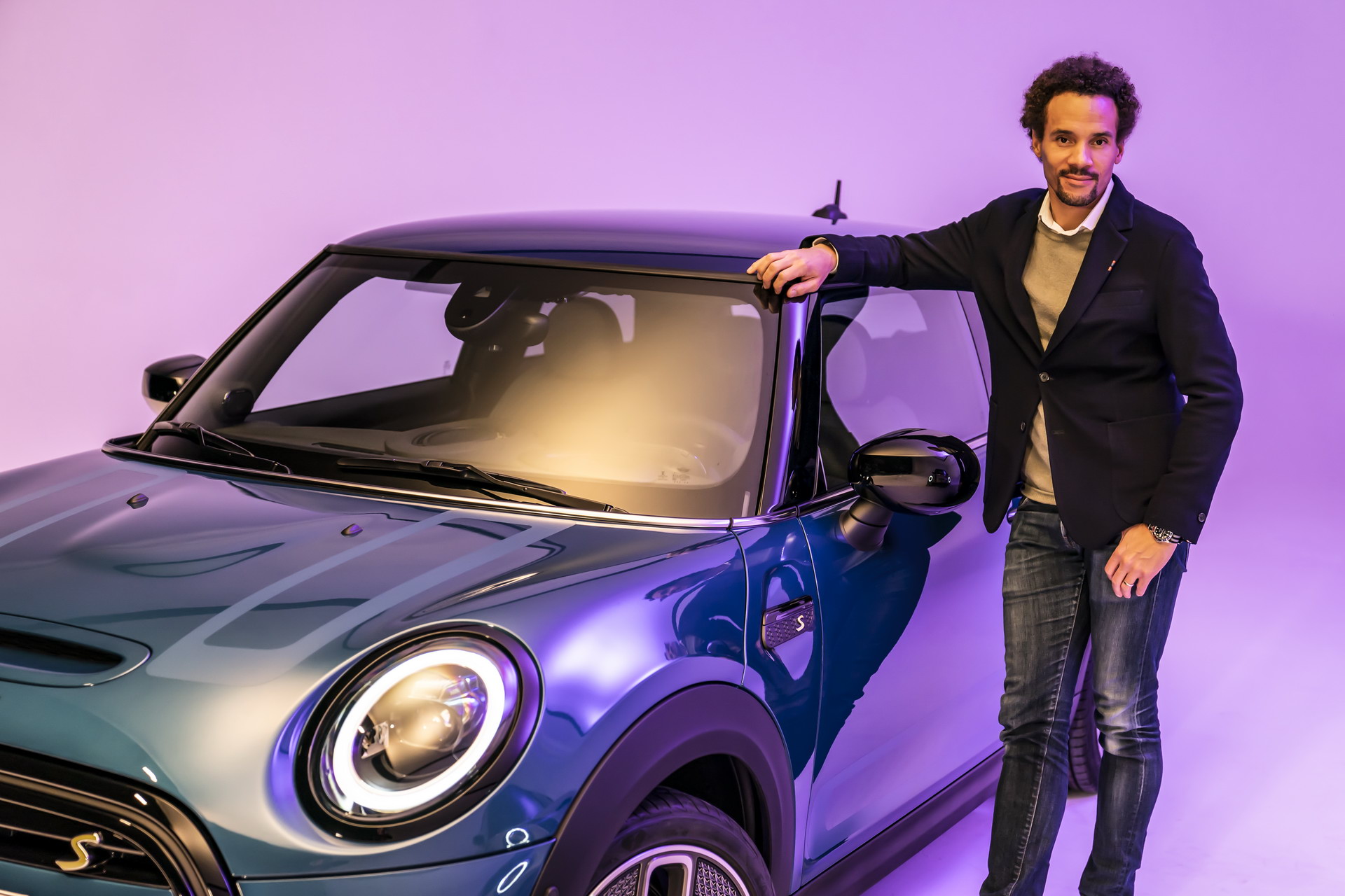 MINI Gives 2022 Hatches And Convertible A Maxi Update