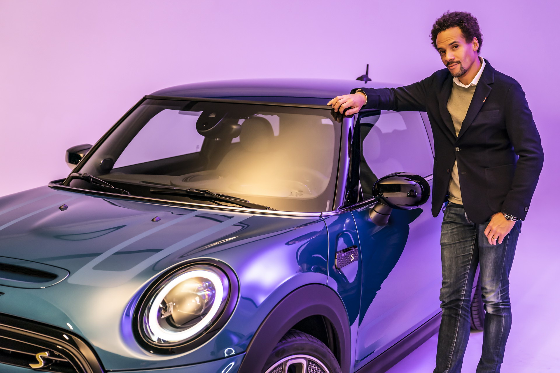 MINI Gives 2022 Hatches And Convertible A Maxi Update