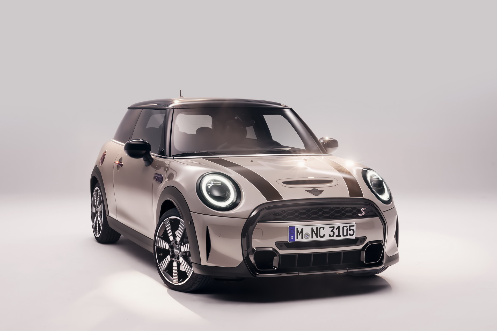 MINI Gives 2022 Hatches And Convertible A Maxi Update