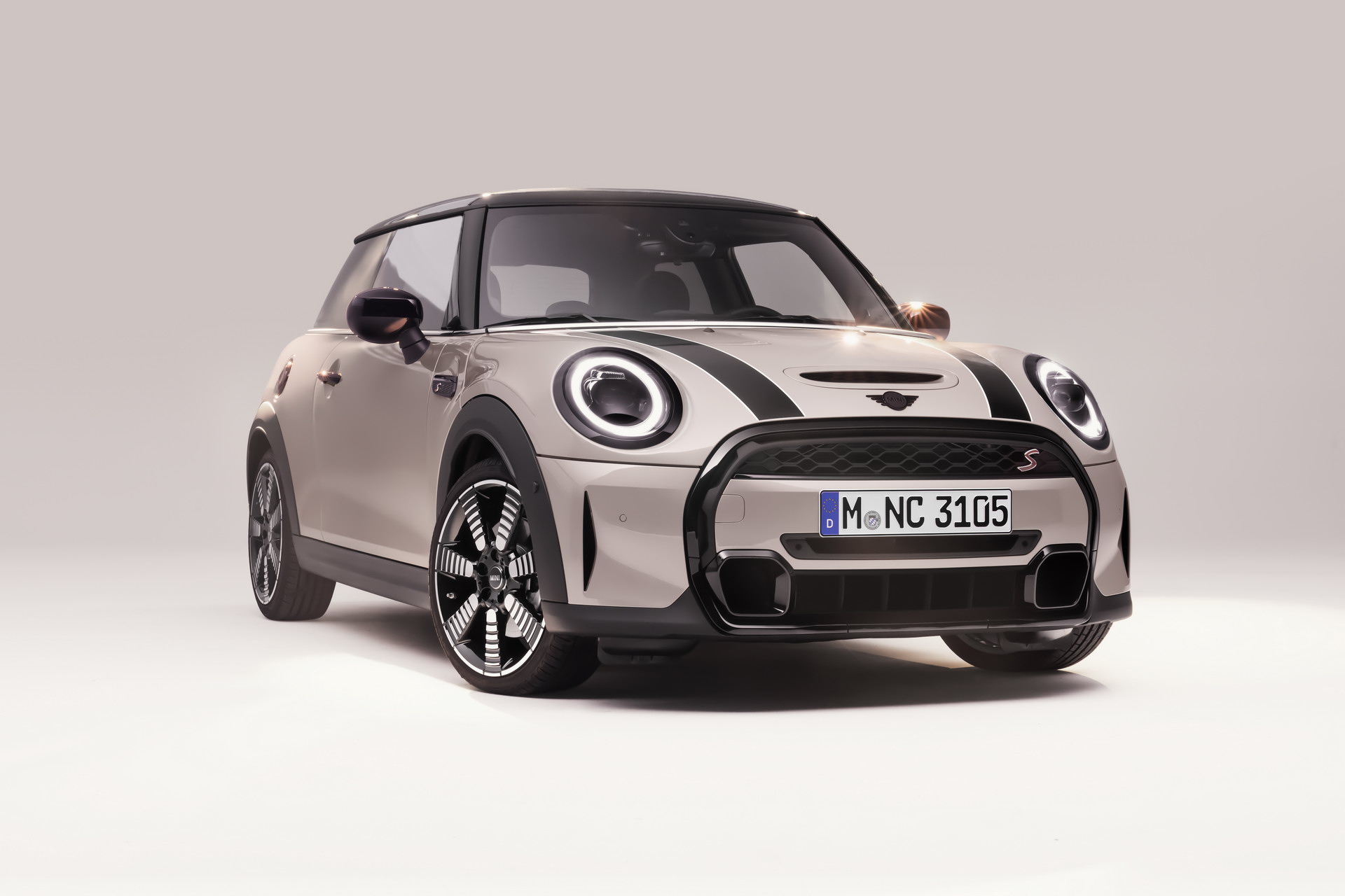 MINI Gives 2022 Hatches And Convertible A Maxi Update