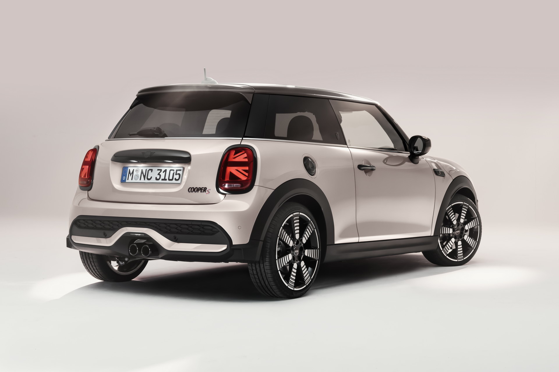 MINI Gives 2022 Hatches And Convertible A Maxi Update