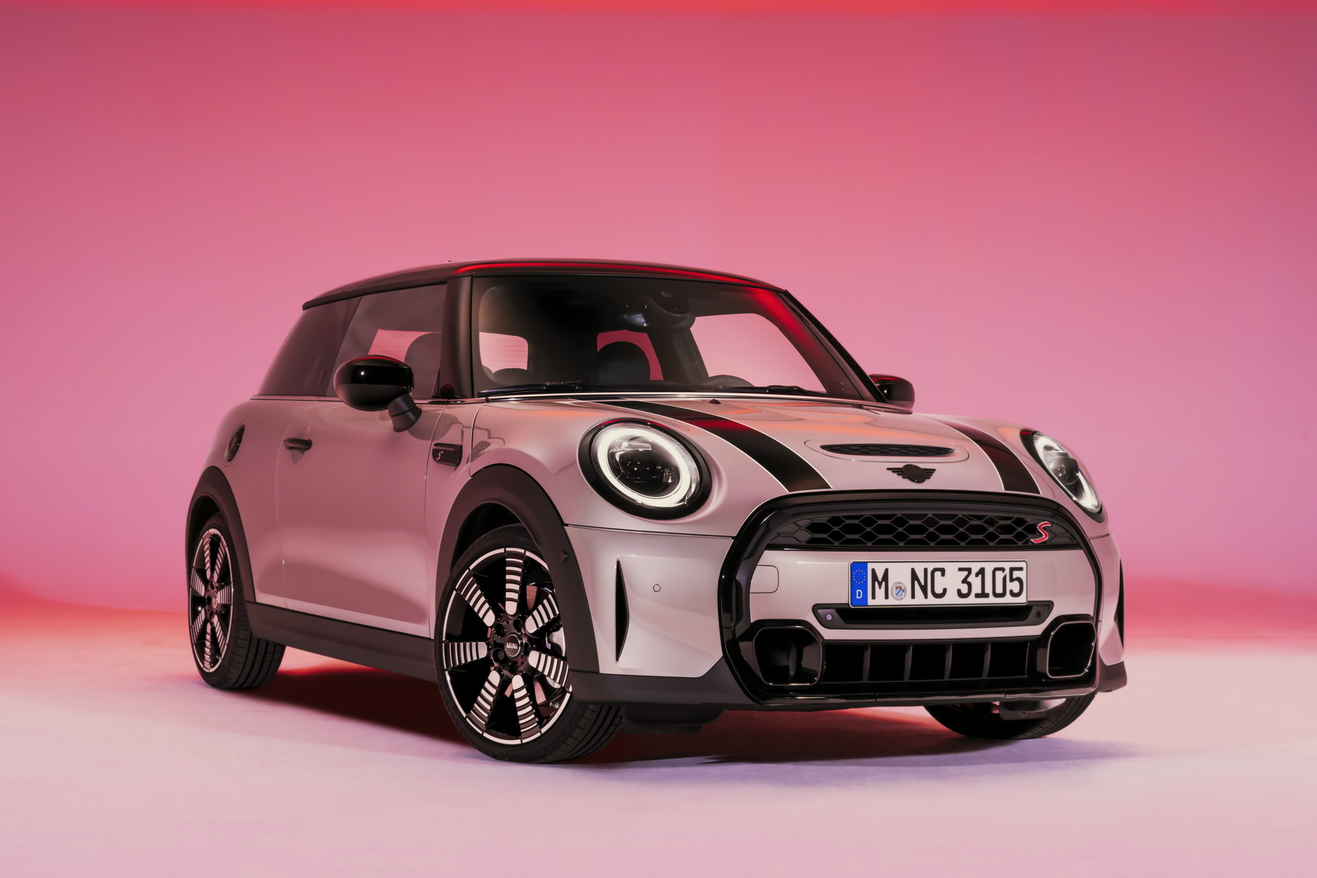 MINI Gives 2022 Hatches And Convertible A Maxi Update