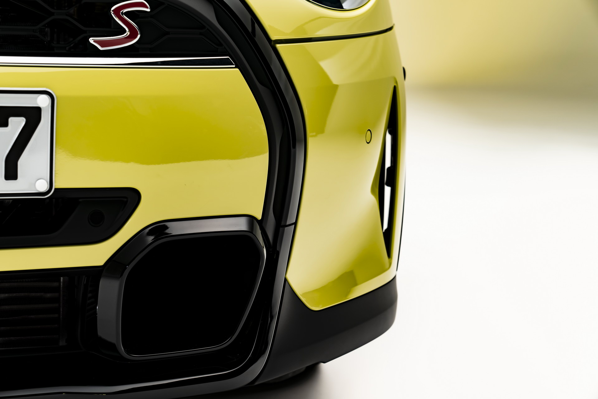 MINI Gives 2022 Hatches And Convertible A Maxi Update