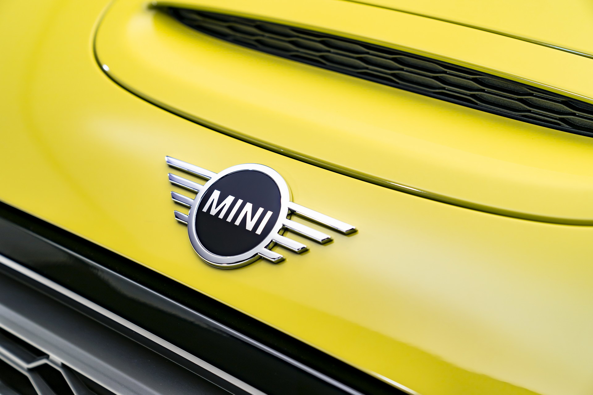 MINI Gives 2022 Hatches And Convertible A Maxi Update
