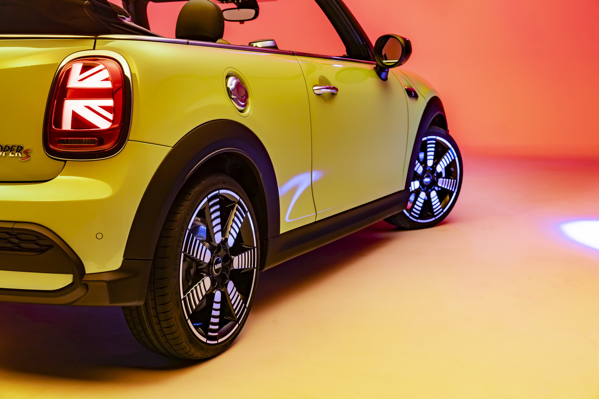 MINI Gives 2022 Hatches And Convertible A Maxi Update