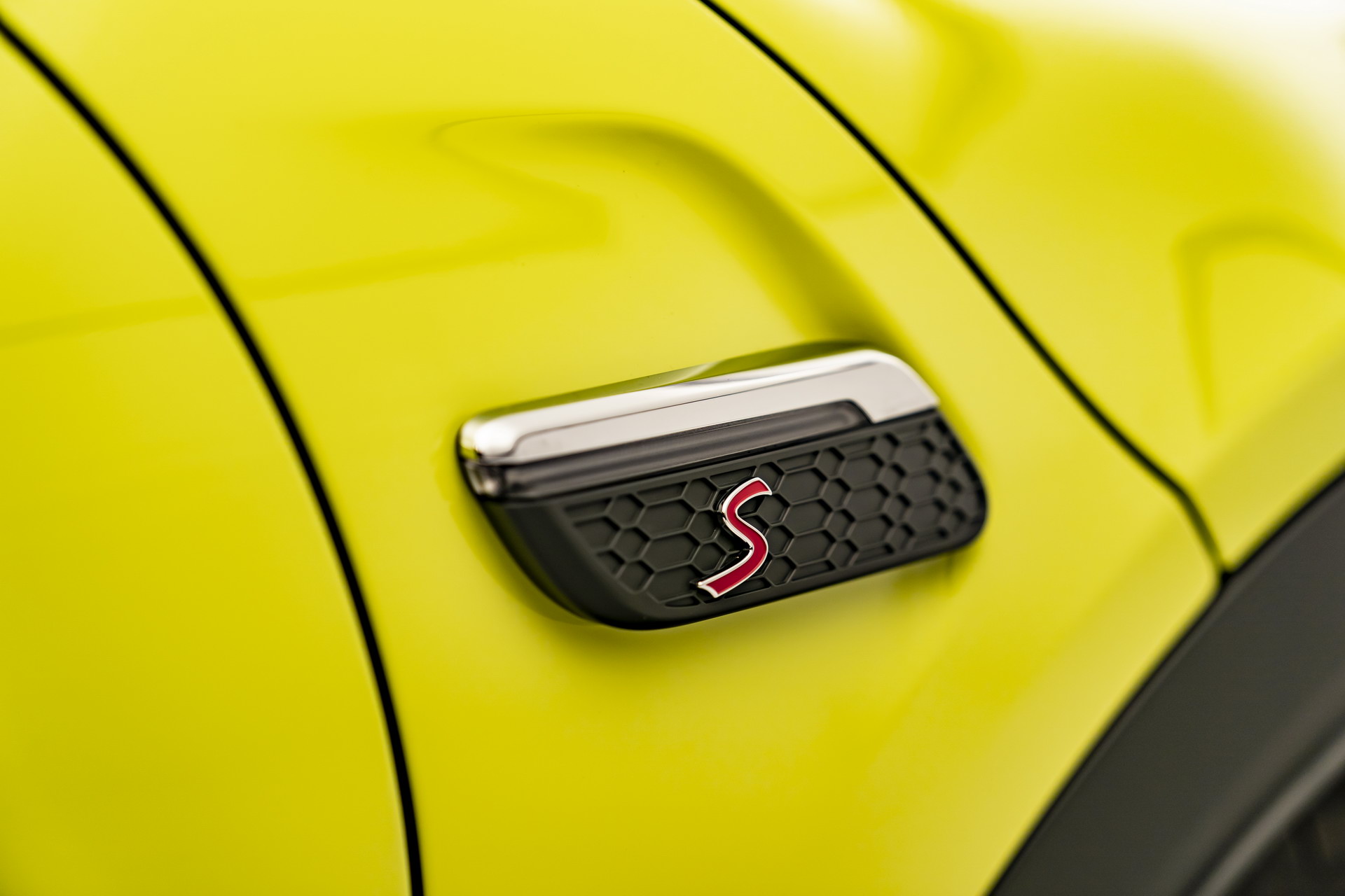 MINI Gives 2022 Hatches And Convertible A Maxi Update