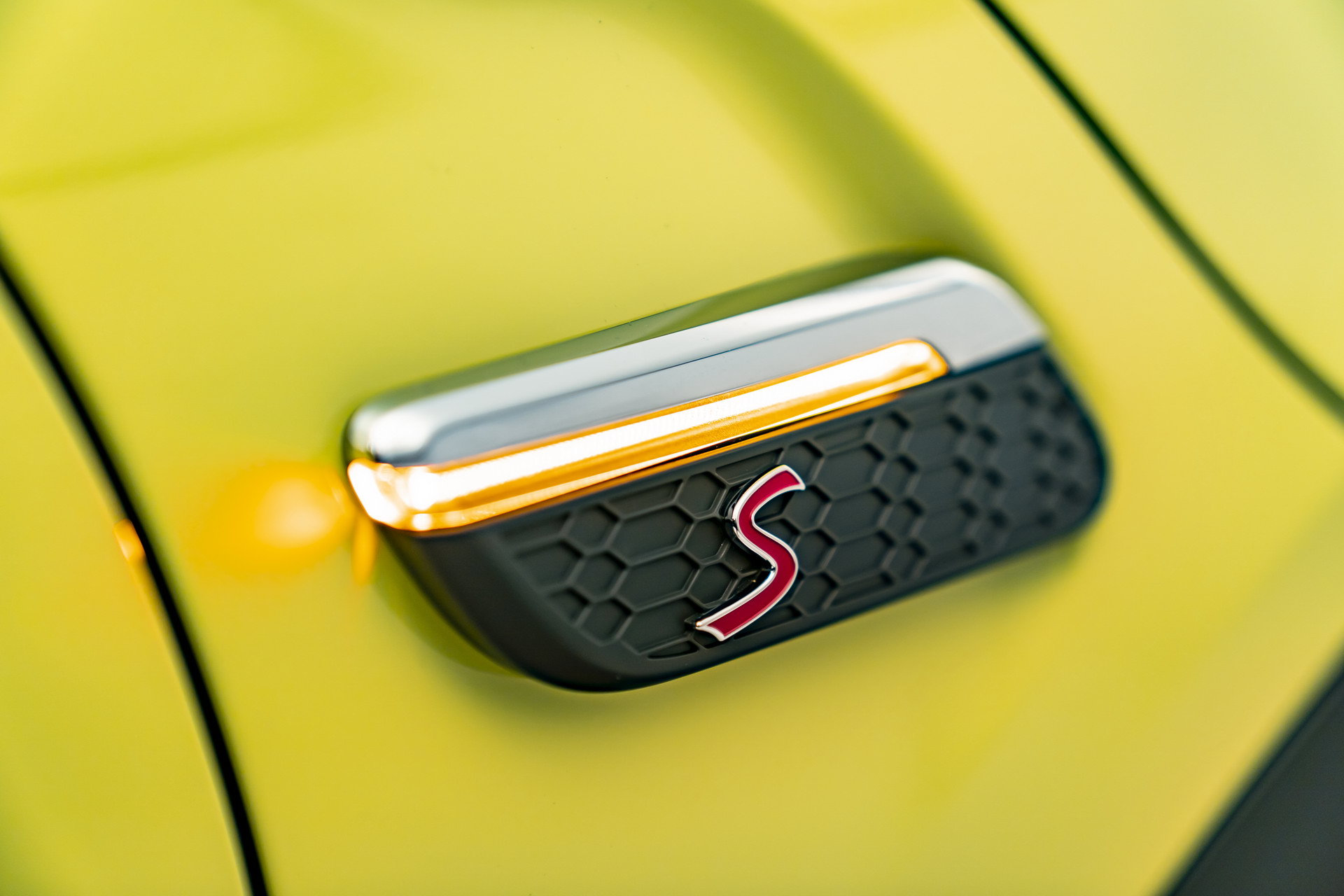 MINI Gives 2022 Hatches And Convertible A Maxi Update