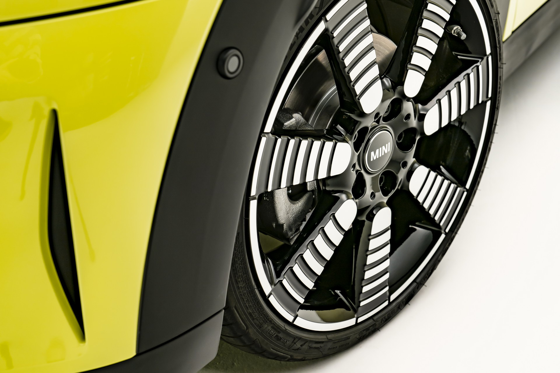 MINI Gives 2022 Hatches And Convertible A Maxi Update